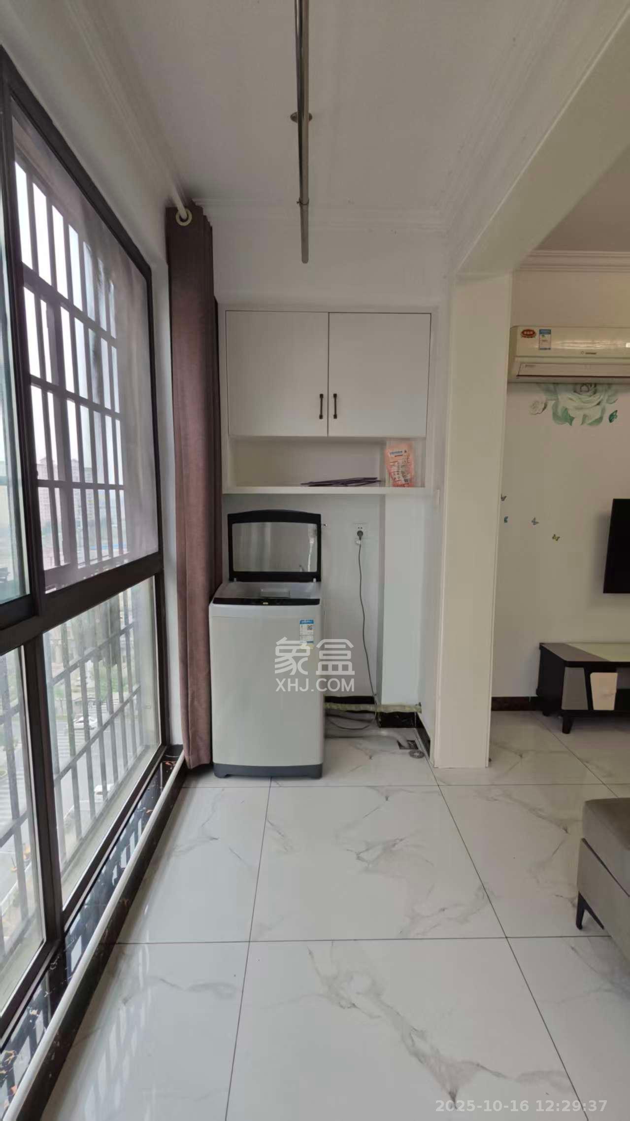 绿地香树花城 3室2厅1卫 1600.0元/月 绿地香树花城 3室2厅1卫 1600.0元/月室内图