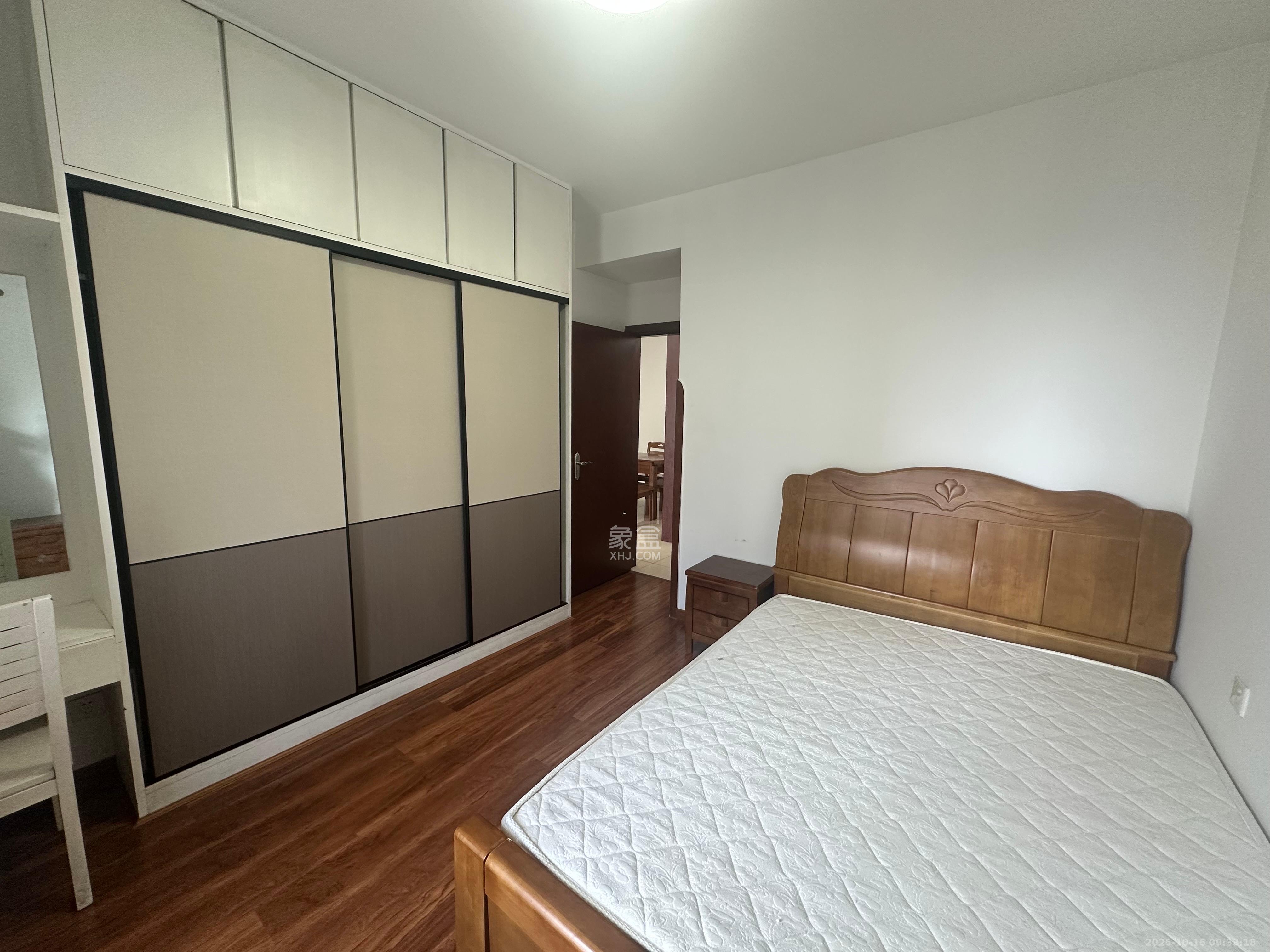 金碧文华  2室2厅1卫    2000.0元/月室内图