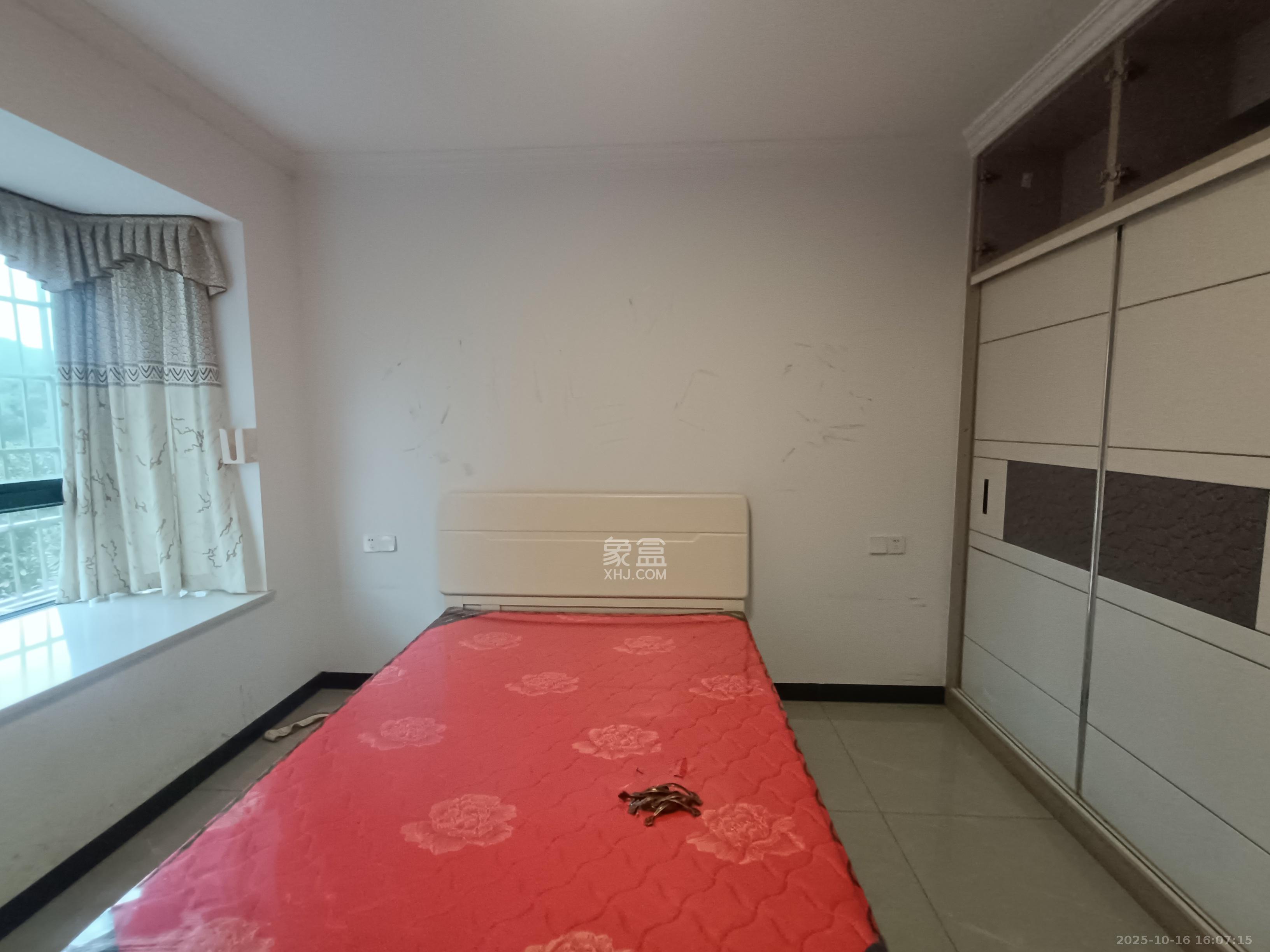 岳鞍阁小区  2室2厅1卫    1800.0元/月 岳鞍阁小区  2室2厅1卫    1800.0元/月室内图