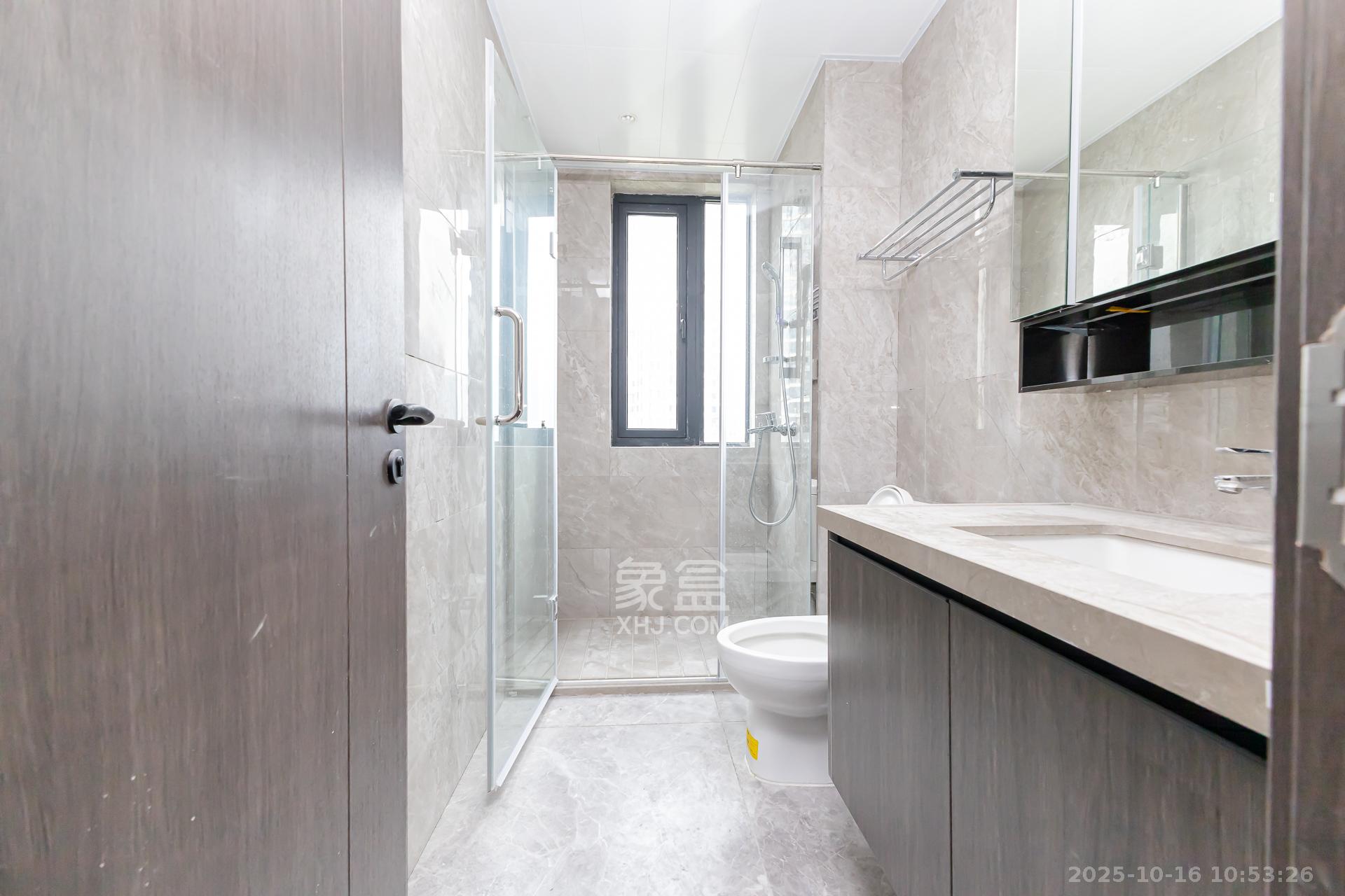 越秀湘江星汇城三期 4室2厅2卫 320.0万 越秀湘江星汇城三期 4室2厅2卫 320.0万卫生间