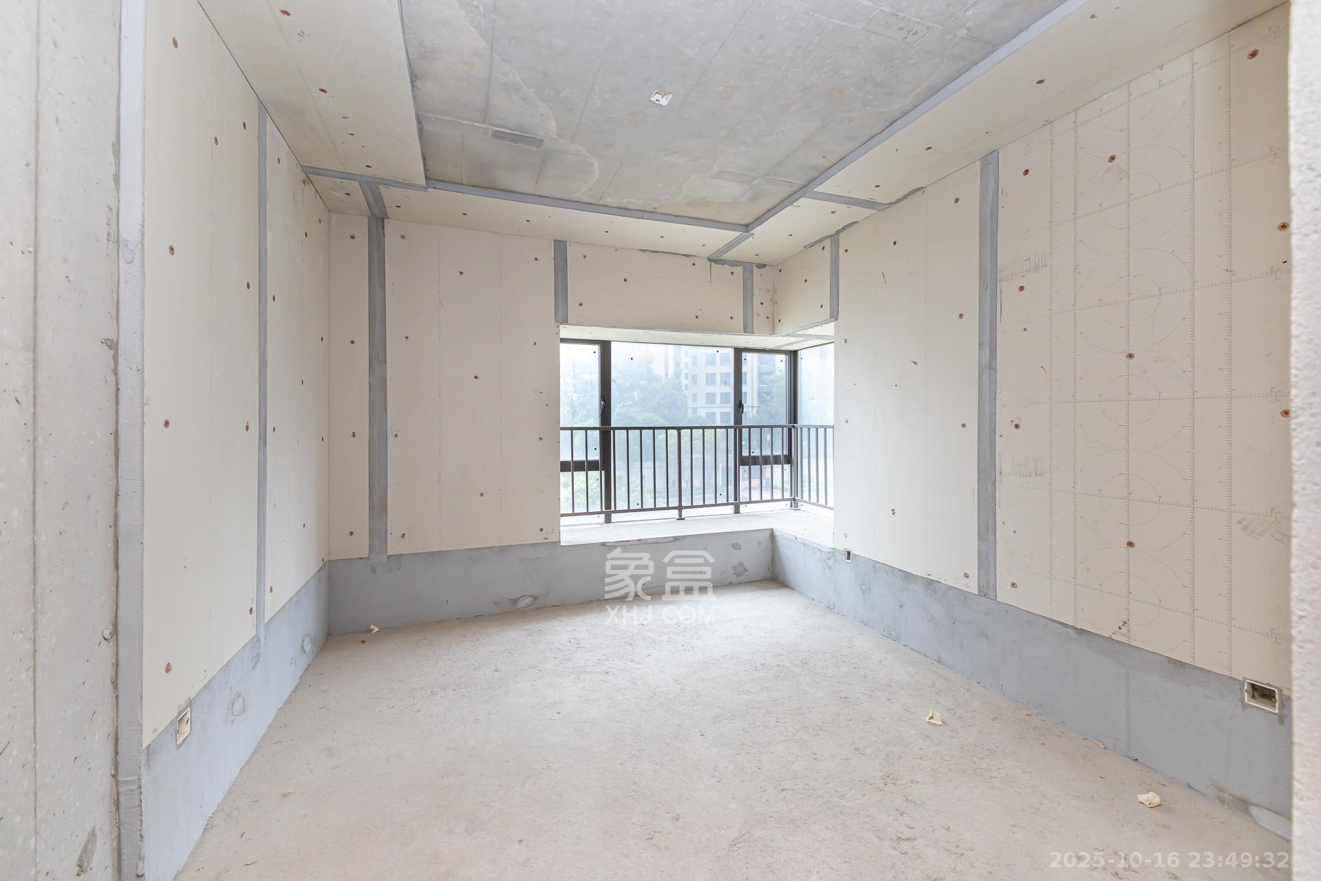 润和湘江天地D区  4室2厅2卫    137.0万卧室