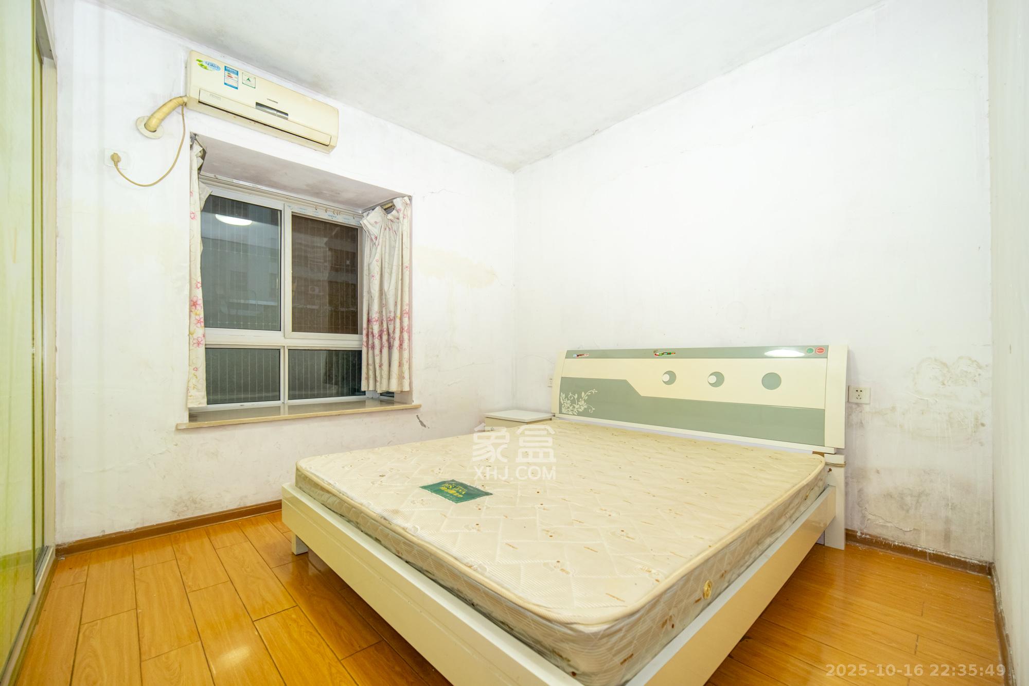 时代星城  2室2厅1卫    45.8万卧室