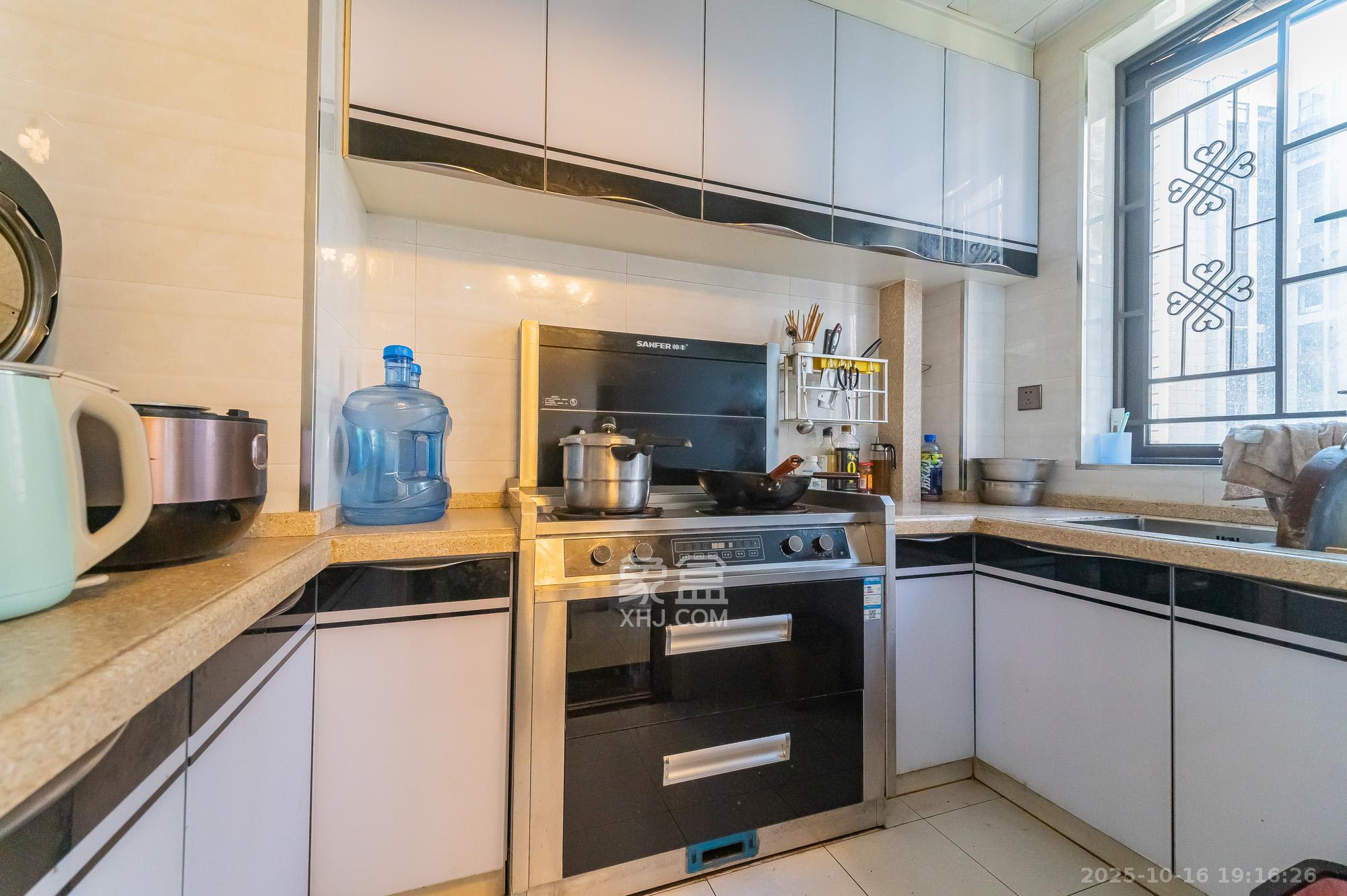 国泰九龙湾 4室2厅2卫 98.0万 国泰九龙湾 4室2厅2卫 98.0万厨房