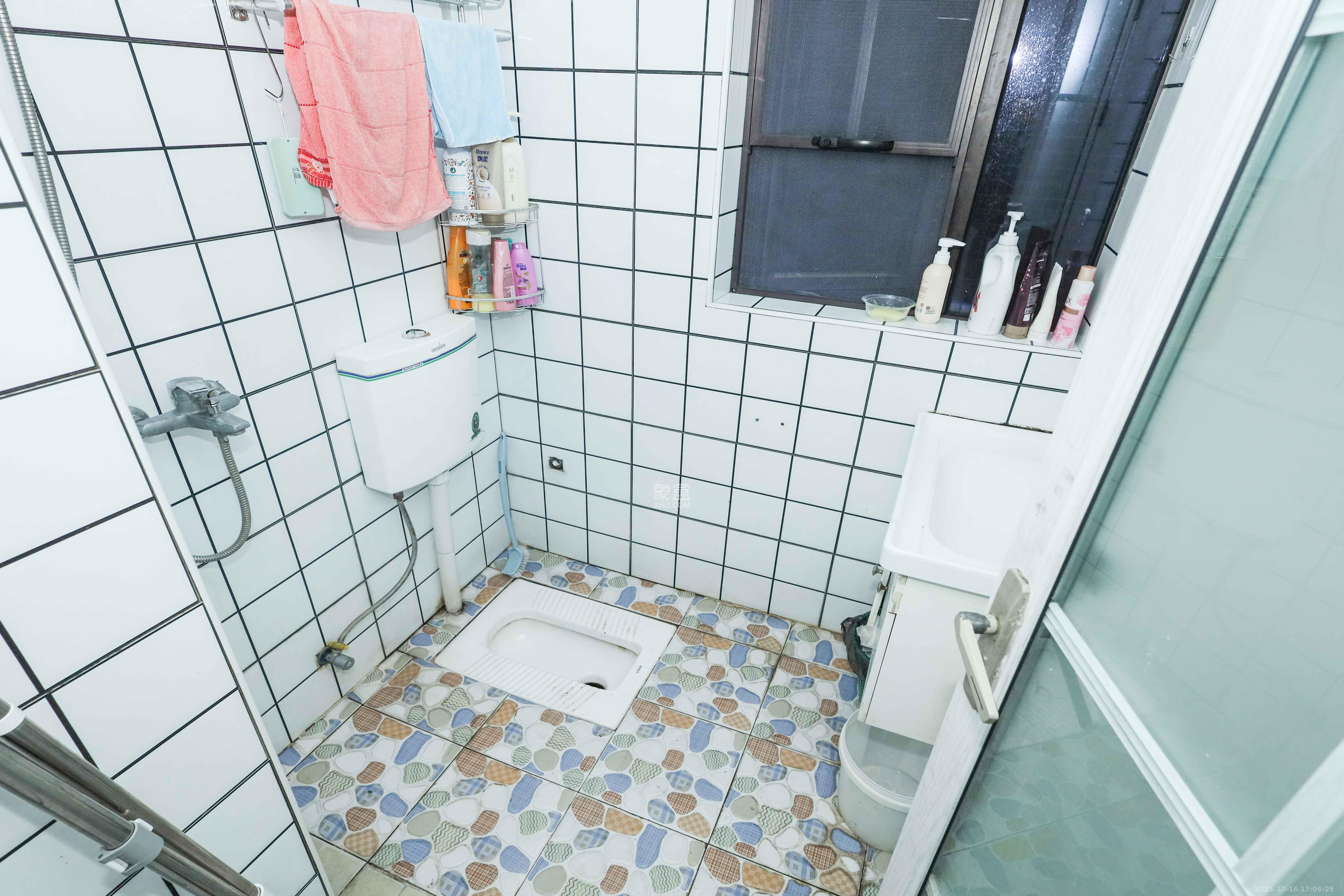 中冶中央公园  3室2厅2卫    97.9万 中冶中央公园  3室2厅2卫    97.9万卫生间