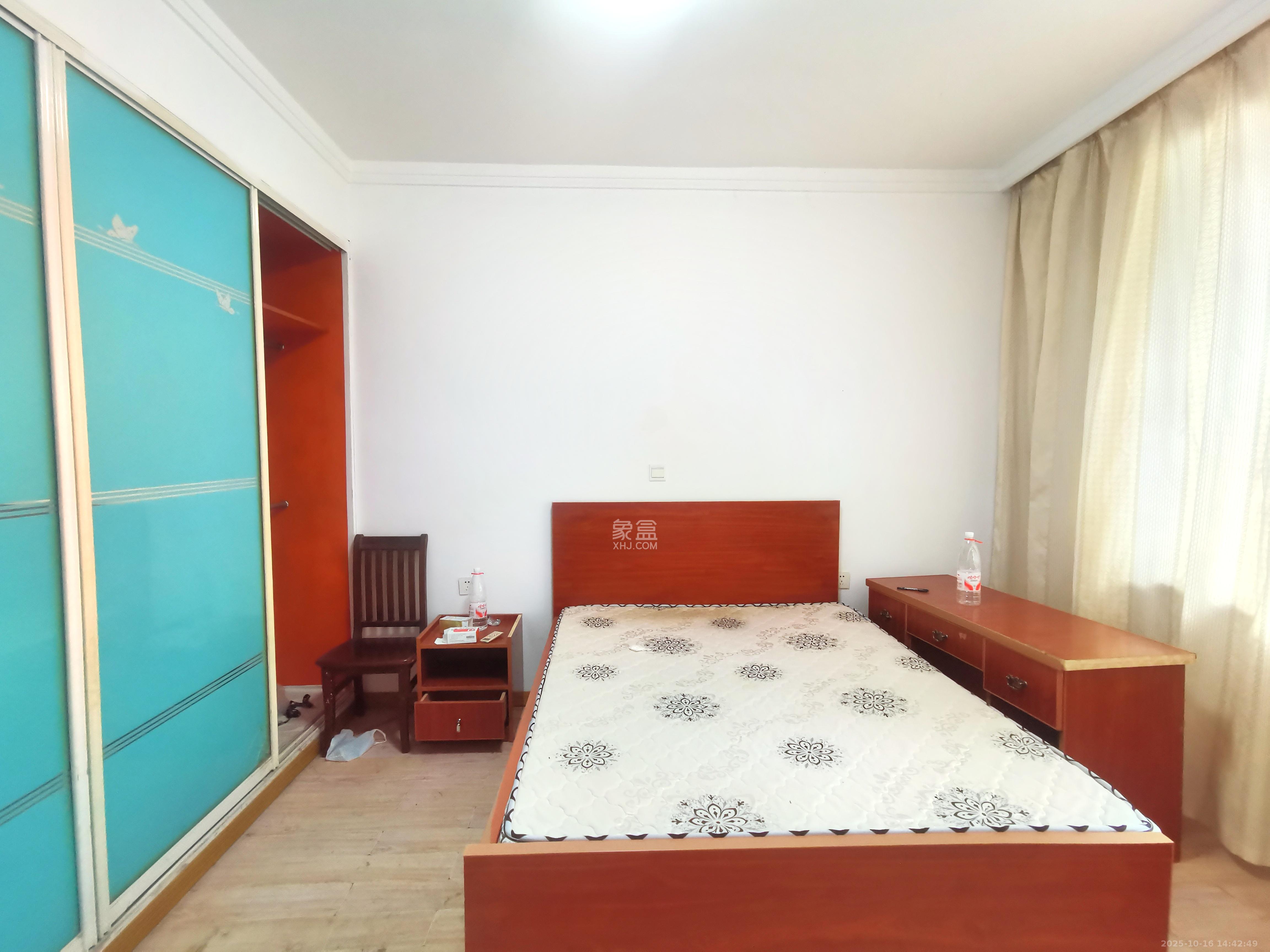 兴联母山小区  3室2厅2卫    1800.0元/月室内图