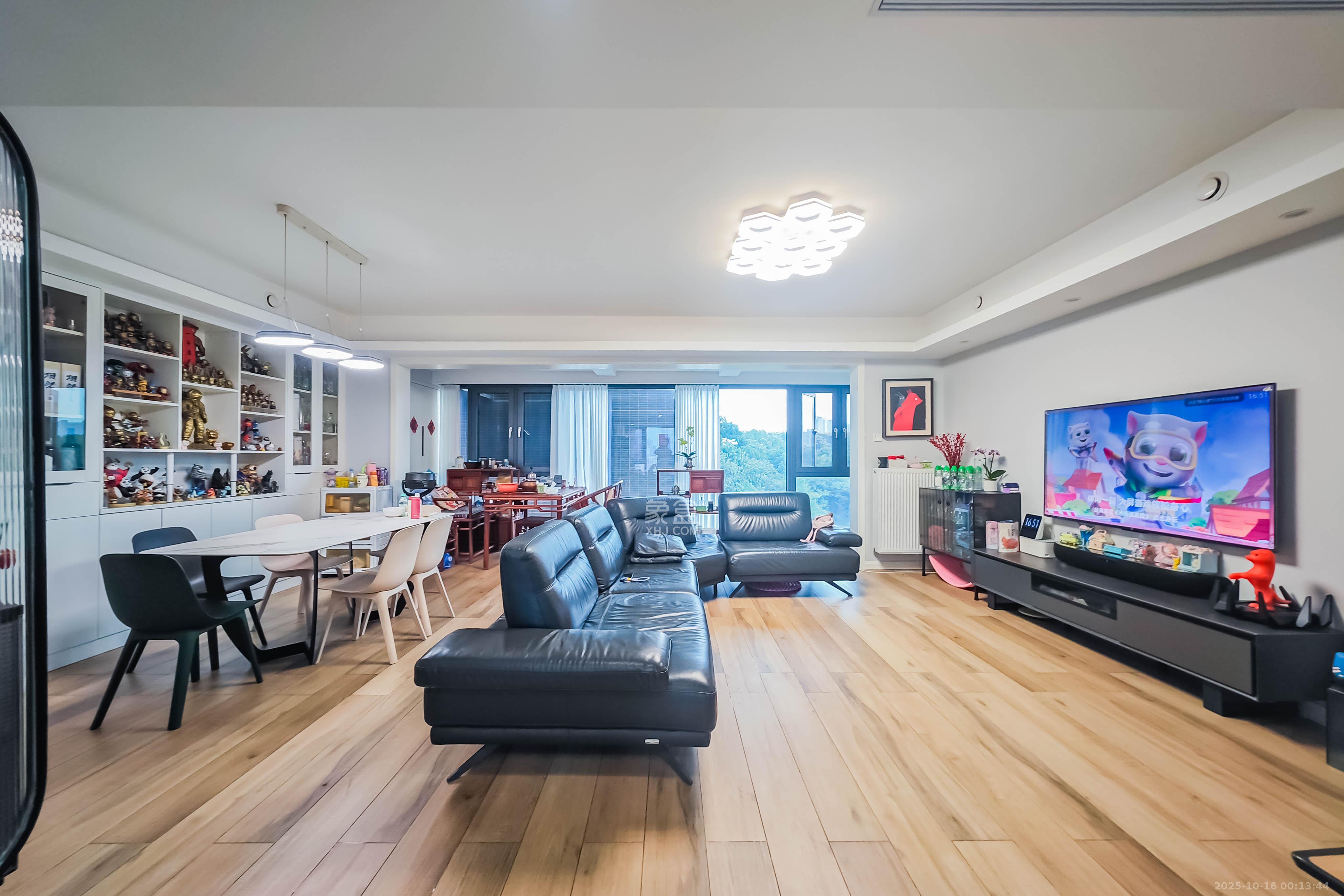 京武浪琴山一、二期  4室2厅2卫    280.0万 京武浪琴山一、二期  4室2厅2卫    280.0万客厅