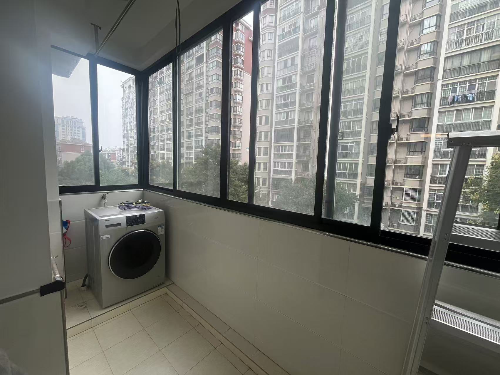 上城世家  3室2厅2卫    1900.0元/月户型图