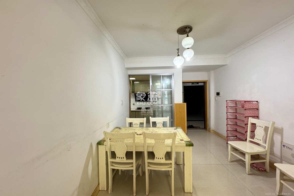 水岸世景  3室2厅1卫    1600.0元/月 水岸世景  3室2厅1卫    1600.0元/月室内图