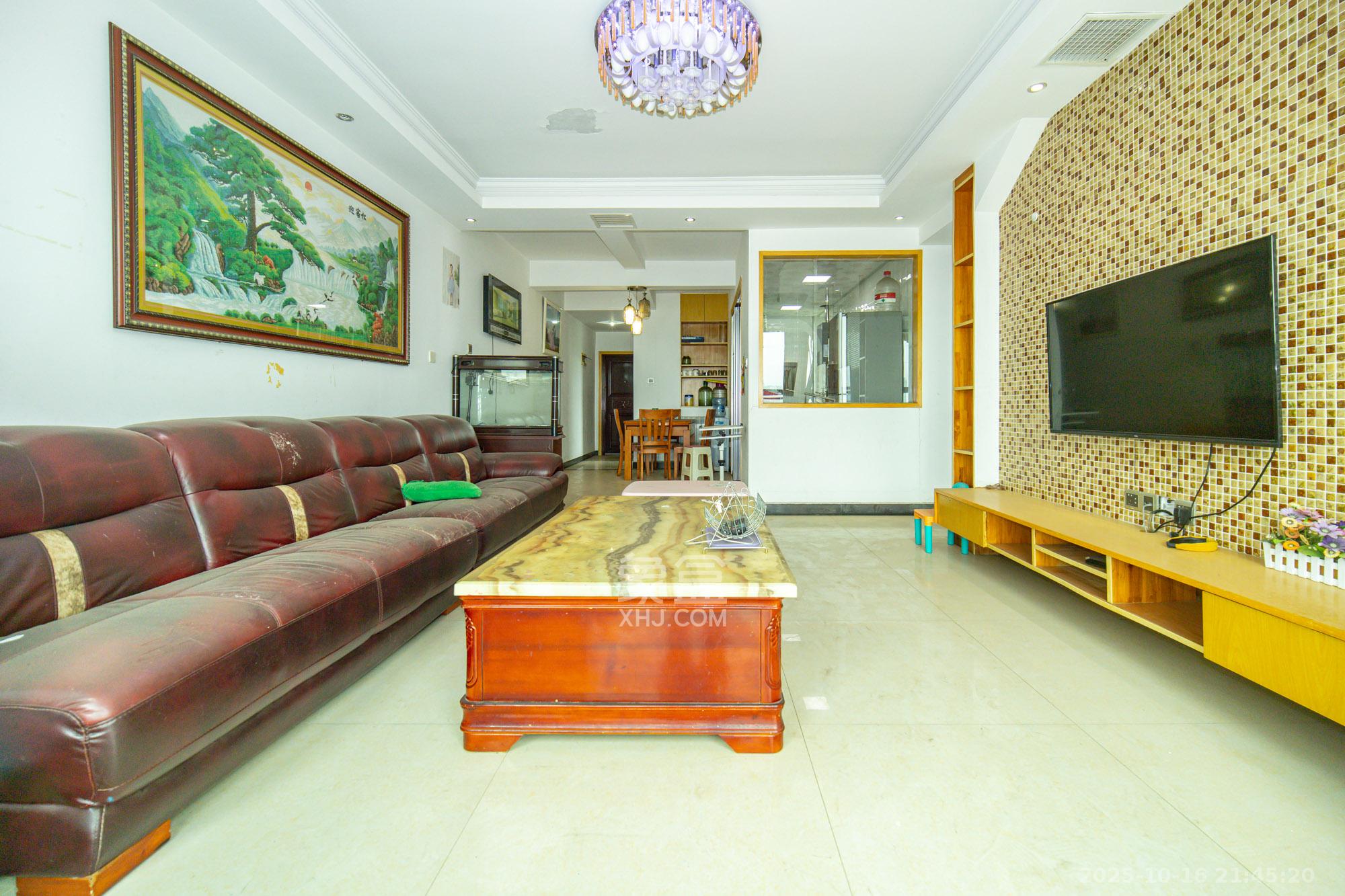 申湘宽境  3室2厅1卫    40.8万客厅