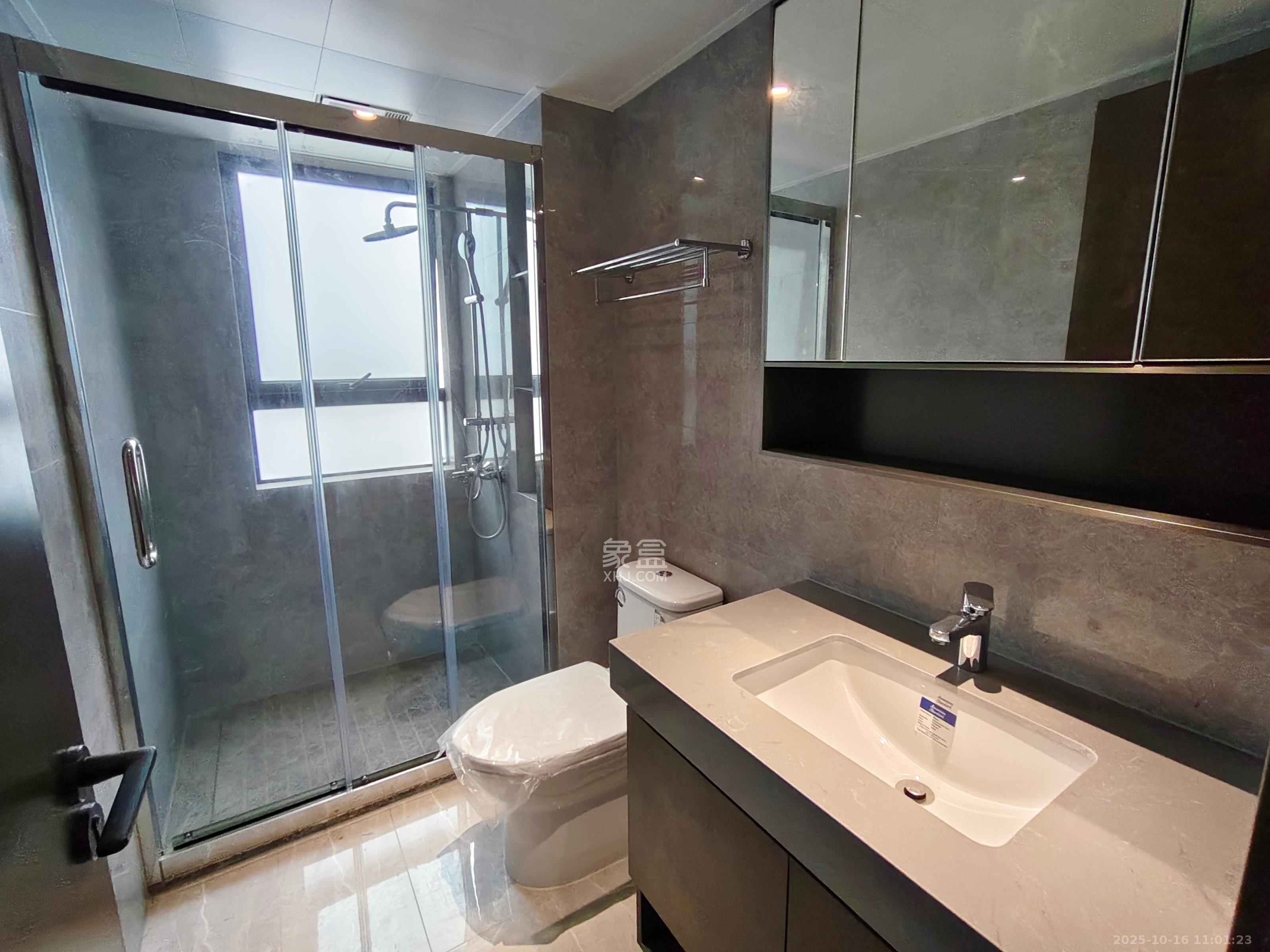 荣盛锦绣学府 1室1厅1卫 2000.0元/月 荣盛锦绣学府 1室1厅1卫 2000.0元/月室内图