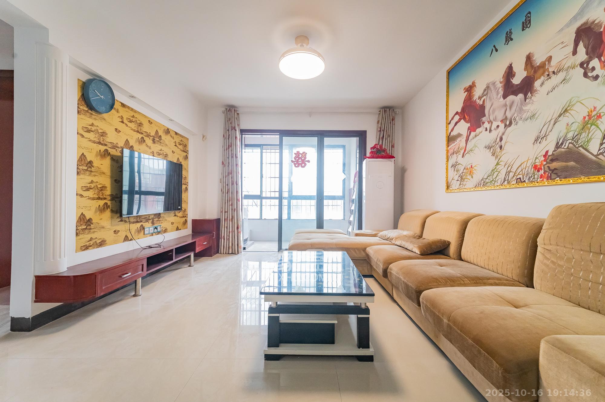 华润凤凰城二期 2室2厅1卫 48.8万 华润凤凰城二期 2室2厅1卫 48.8万客厅