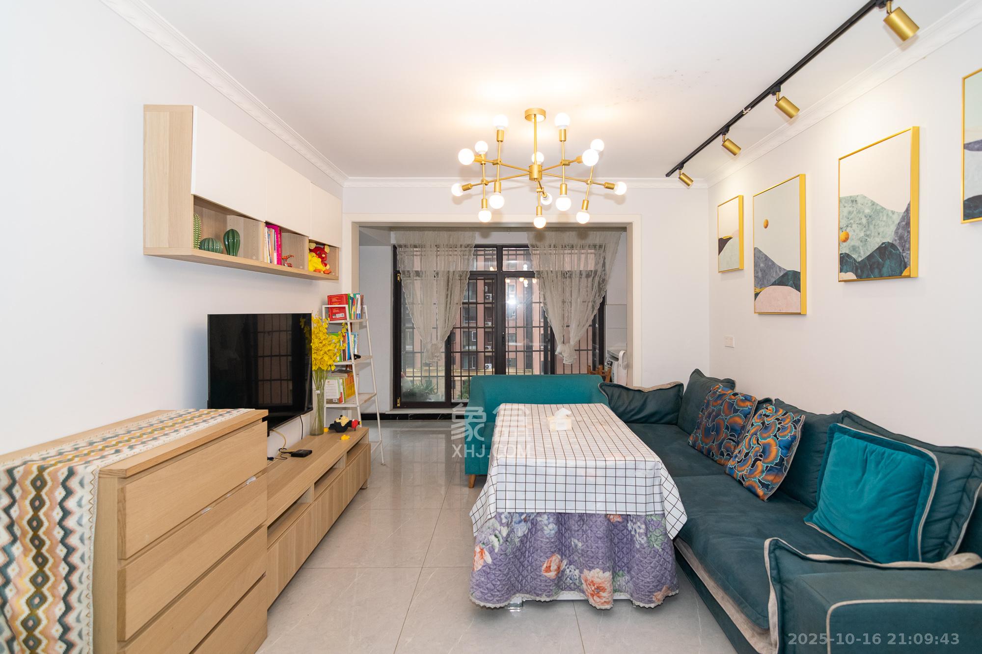 新城国际花都 3室2厅2卫 72.8万 新城国际花都 3室2厅2卫 72.8万客厅