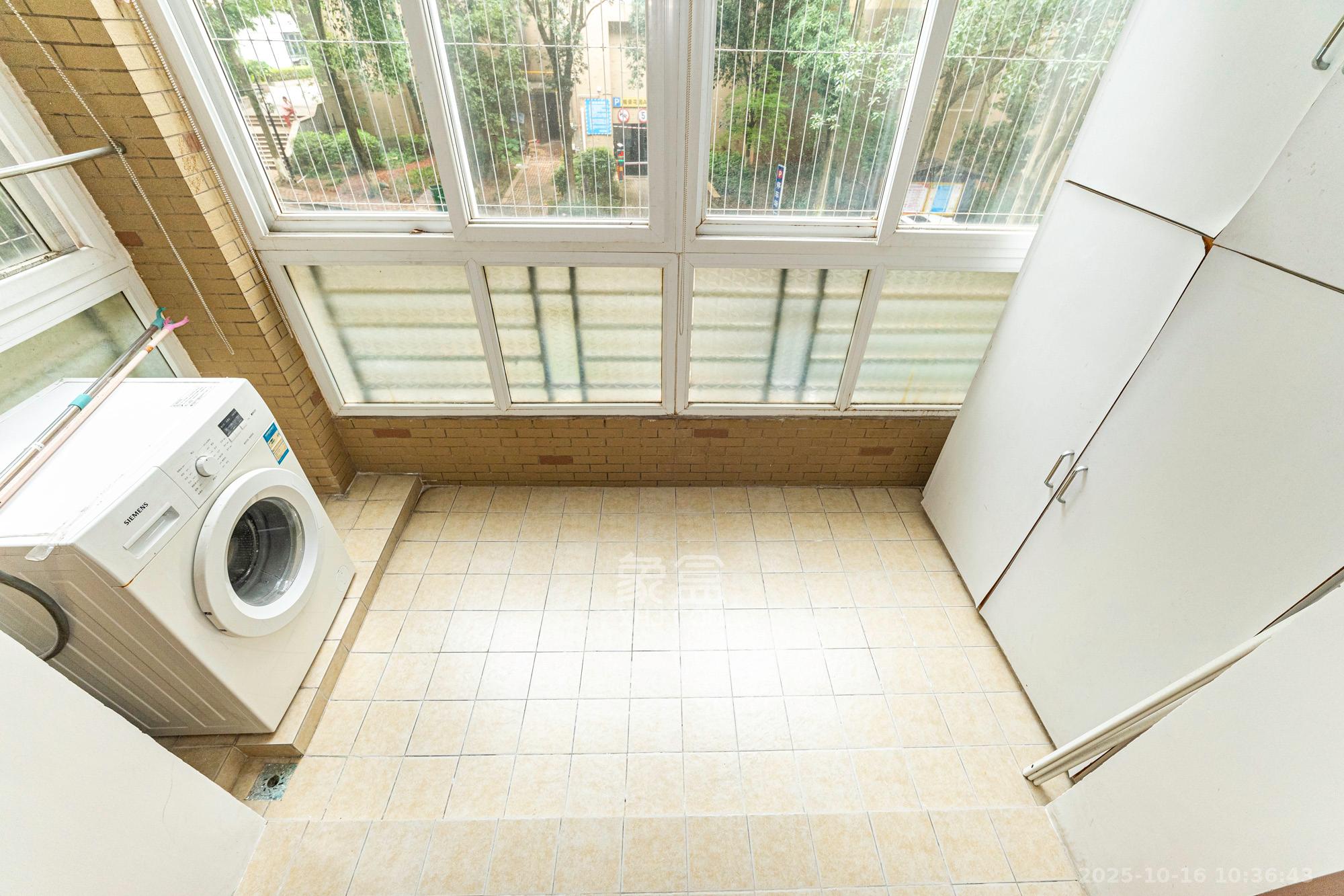 圣爵菲斯  3室2厅2卫    90.0万 圣爵菲斯  3室2厅2卫    90.0万阳台