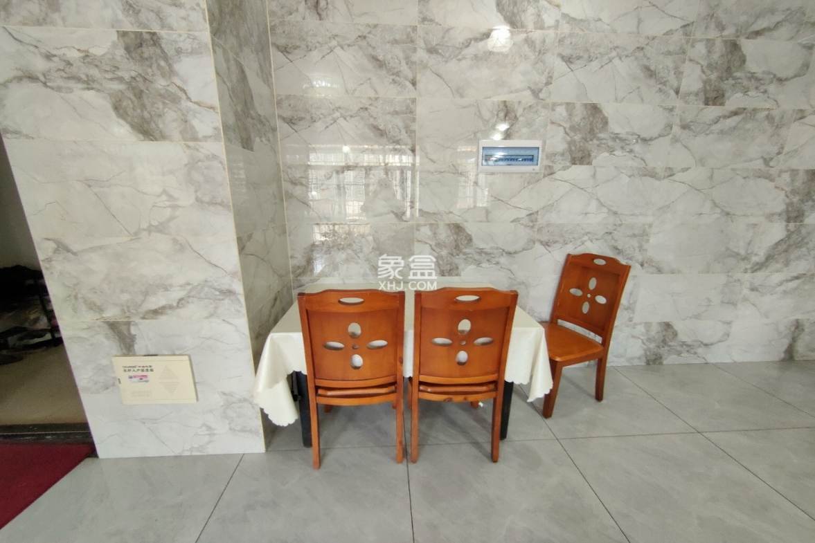 海南省三建秀英宿舍区 2室1厅1卫 2300.0元/月 海南省三建秀英宿舍区 2室1厅1卫 2300.0元/月室内图