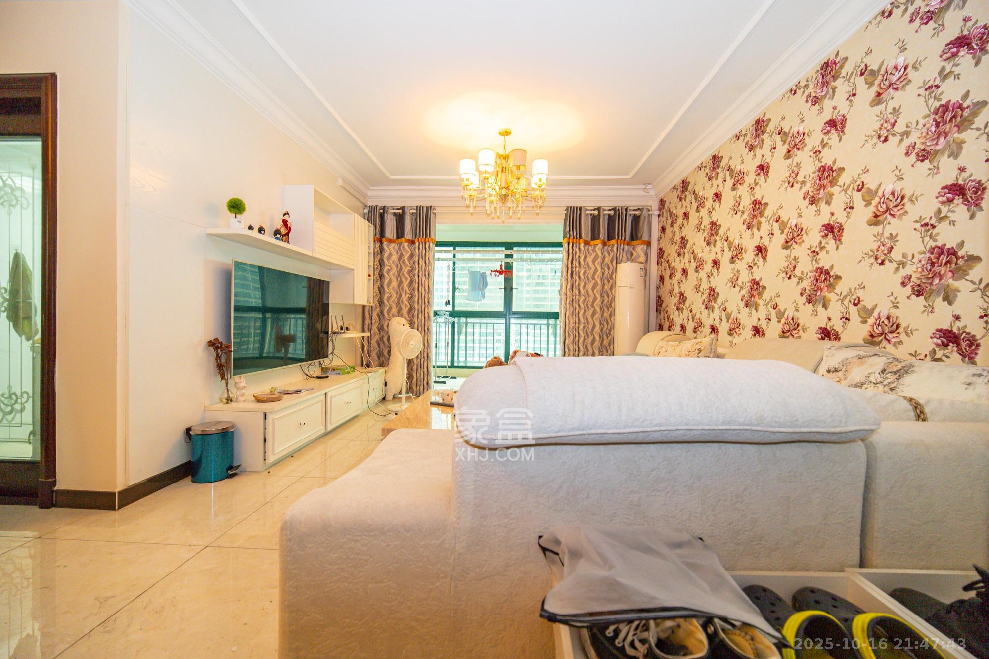 恒大雅苑 3室2厅2卫 140.0万 恒大雅苑 3室2厅2卫 140.0万客厅