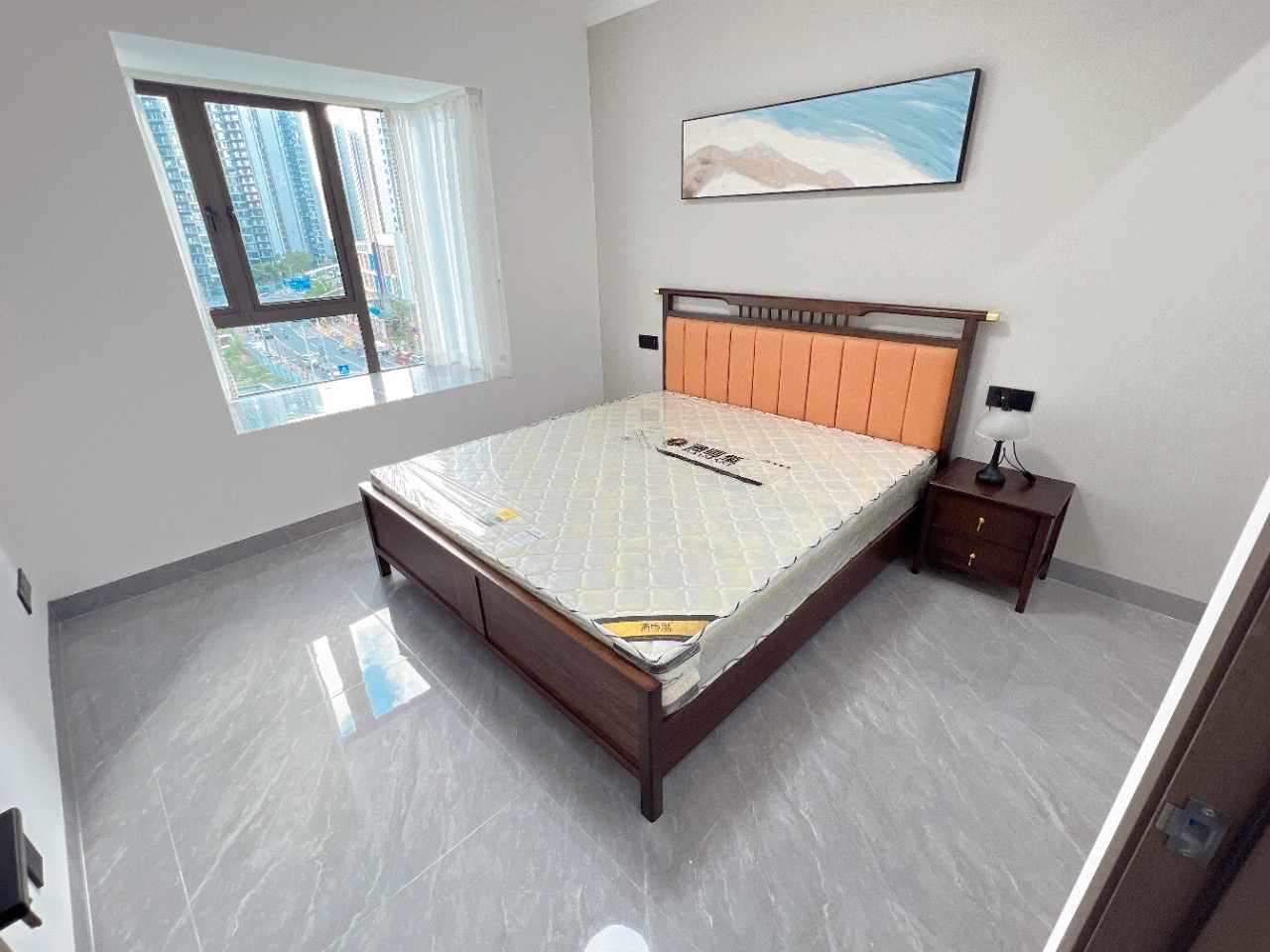 坡博家园一区  4室2厅2卫    163.0万客厅