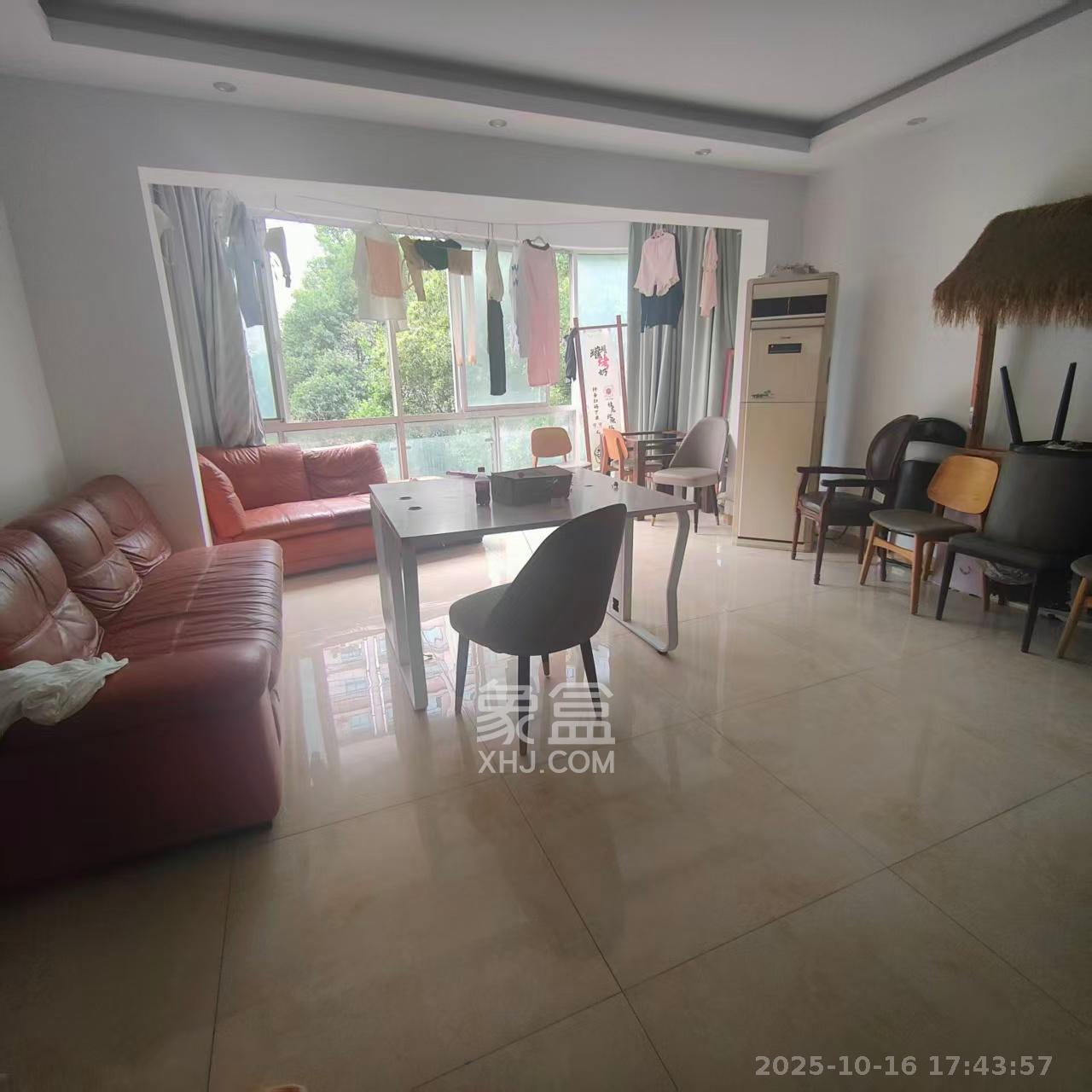 友谊嘉园  4室2厅2卫    3000.0元/月室内图