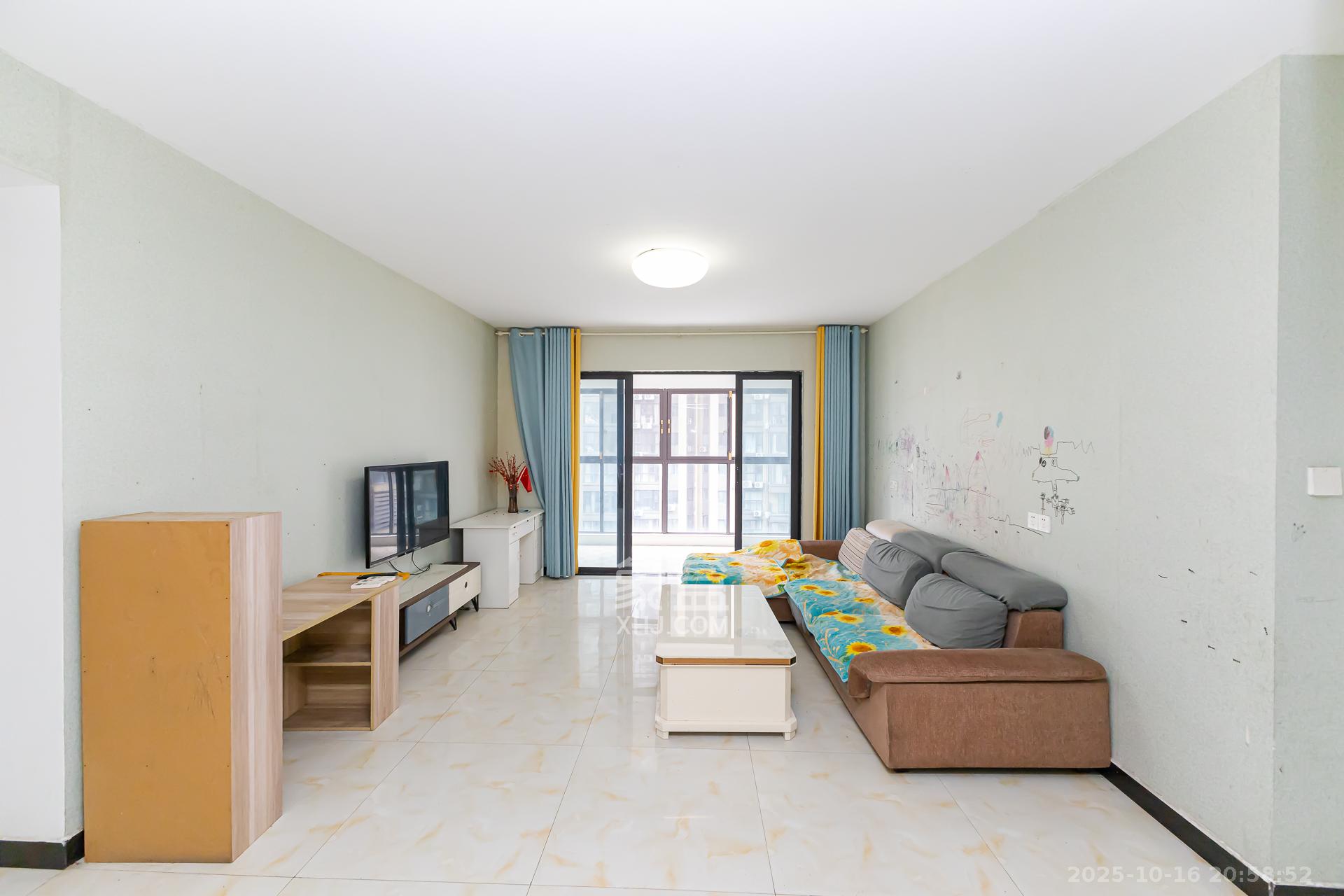 勤诚达境界城  4室2厅2卫    122.0万客厅