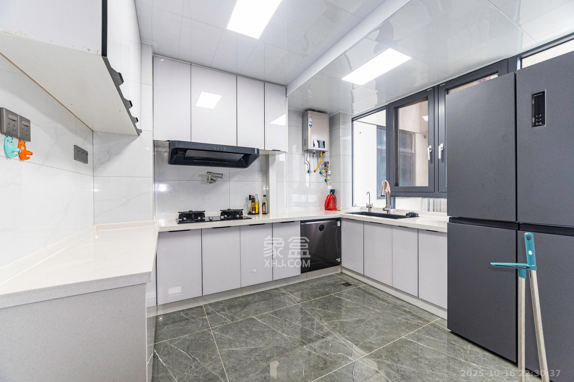 盛地东方芯府  3室2厅2卫    78.8万厨房