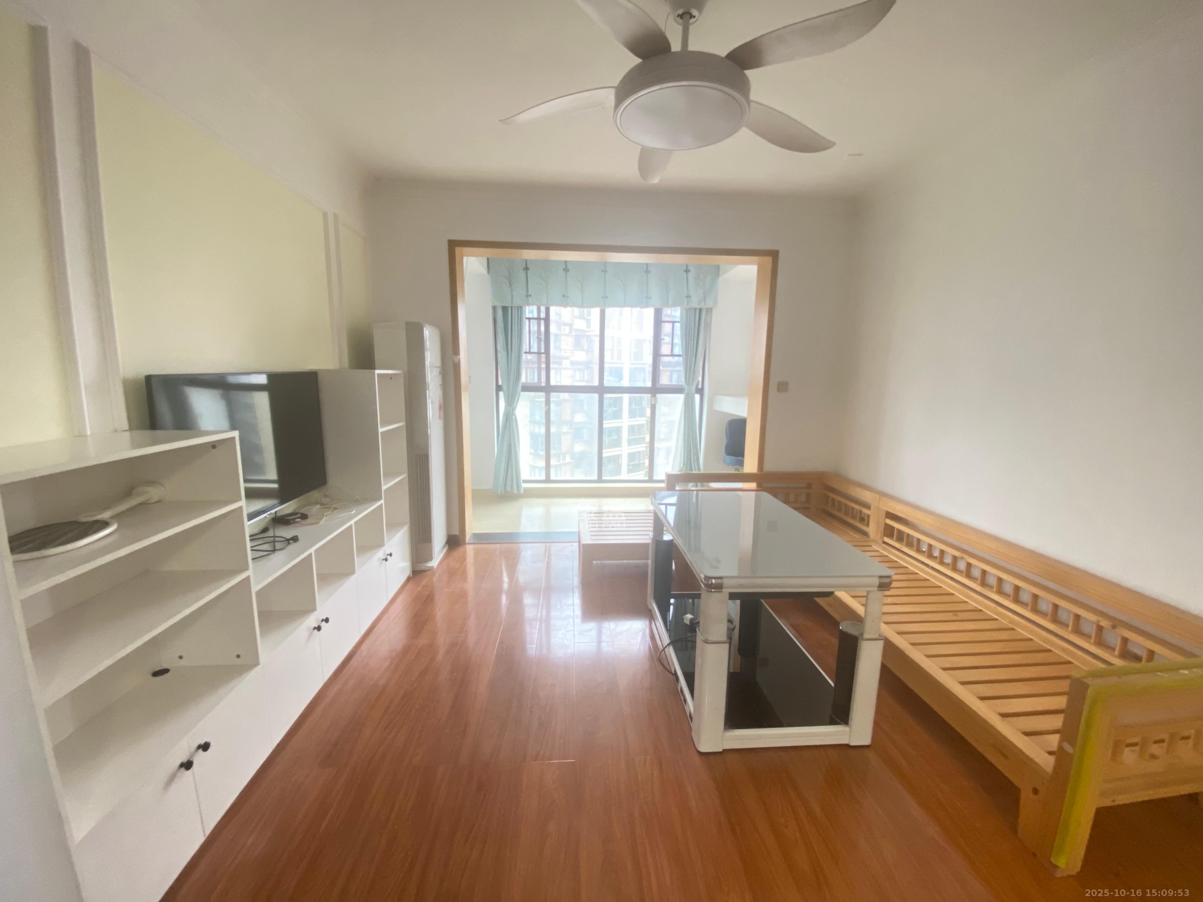 高信向日葵  3室2厅1卫    2700.0元/月 高信向日葵  3室2厅1卫    2700.0元/月室内图