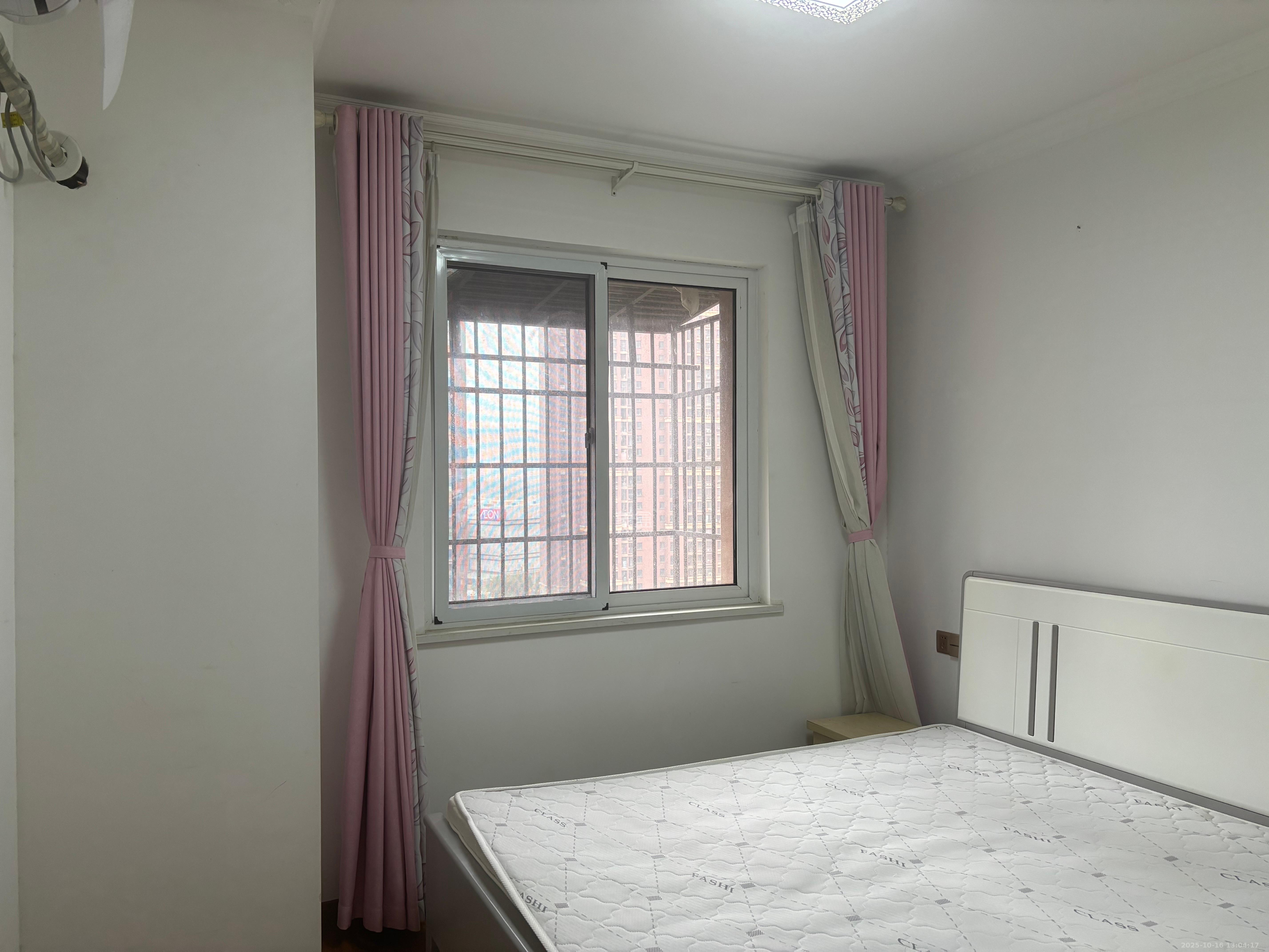 新城国际花都  3室2厅1卫    1400.0元/月室内图