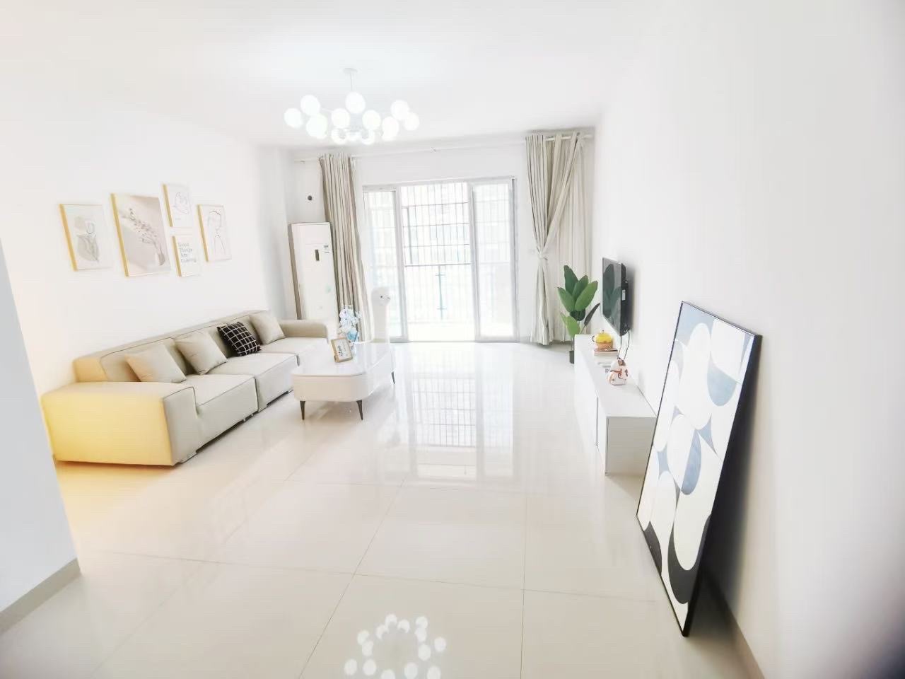 冠都现代城(冠都幸福彼岸) 4室2厅2卫 2500.0元/月 冠都现代城(冠都幸福彼岸) 4室2厅2卫 2500.0元/月室内图