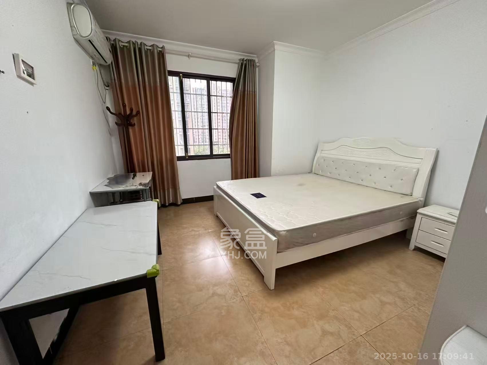 东岸梅园小区  1室2厅2卫    2400.0元/月室内图