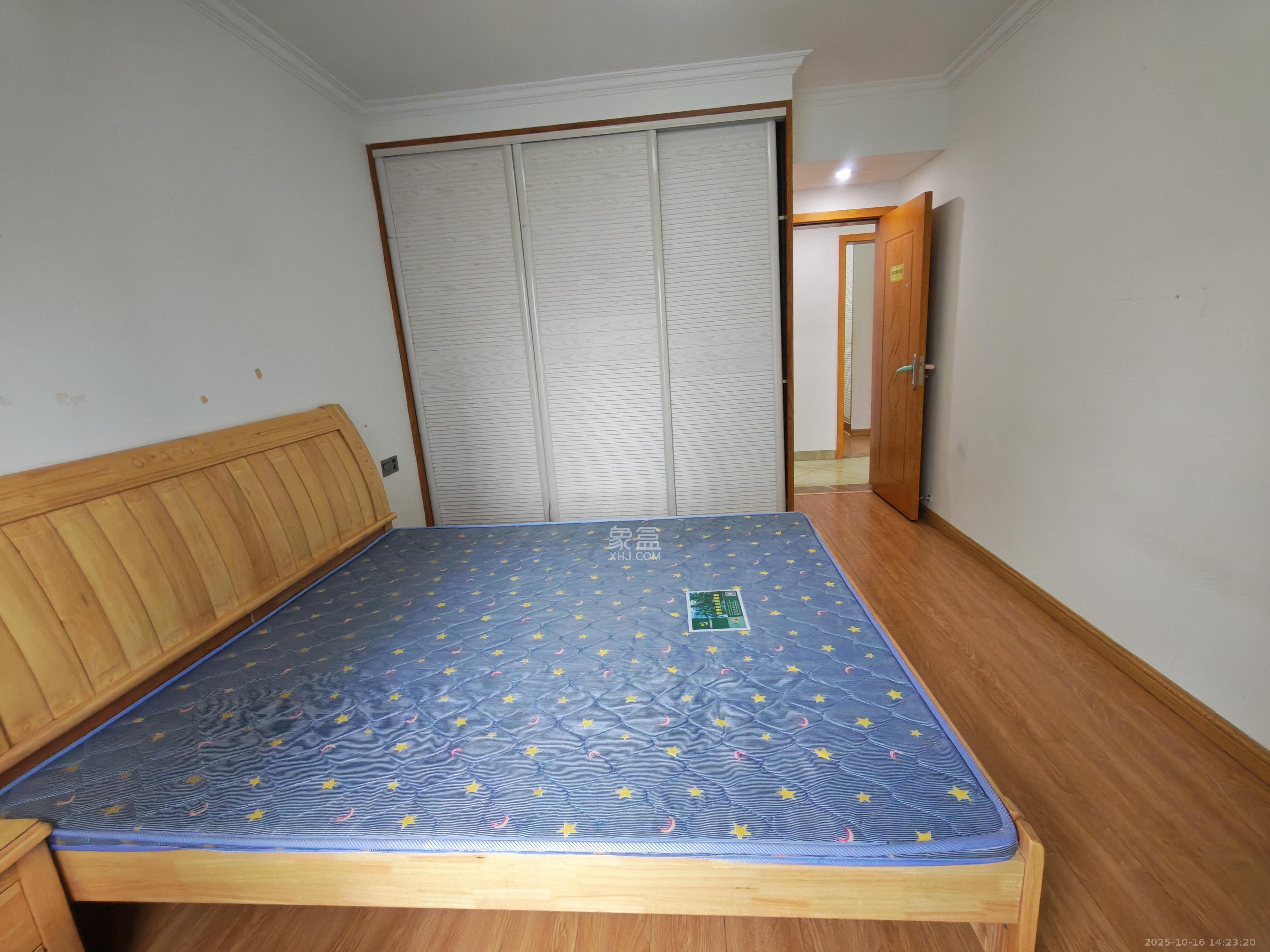 绿地中央广场  3室2厅1卫    2900.0元/月室内图