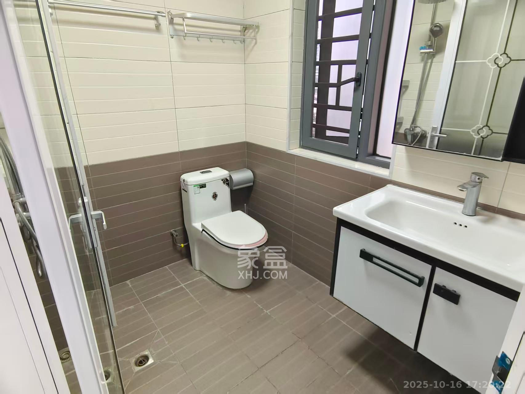 中城苑 3室2厅2卫 2500.0元/月 中城苑 3室2厅2卫 2500.0元/月室内图