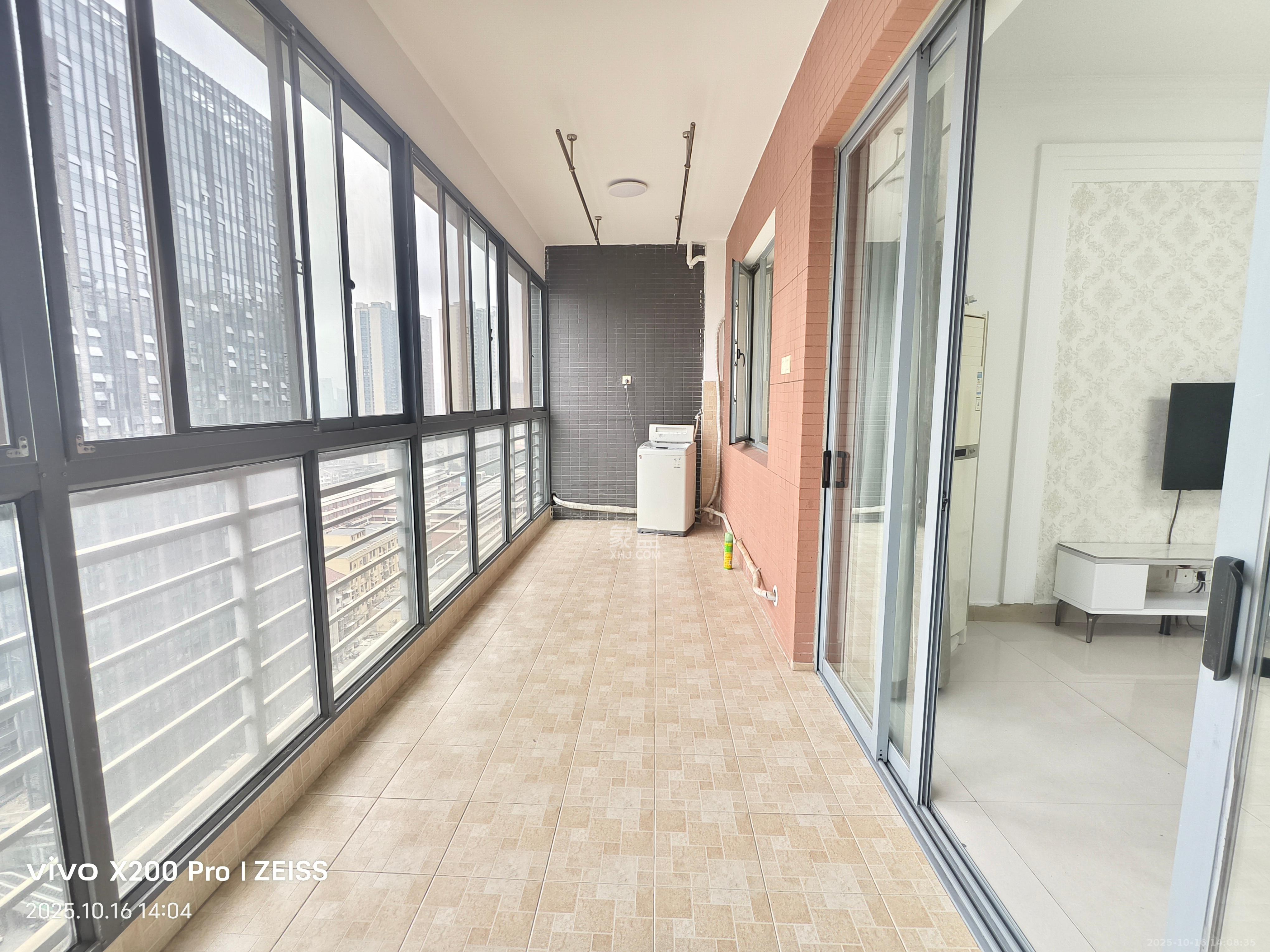 滨江君悦香邸  3室2厅2卫    3000.0元/月室内图