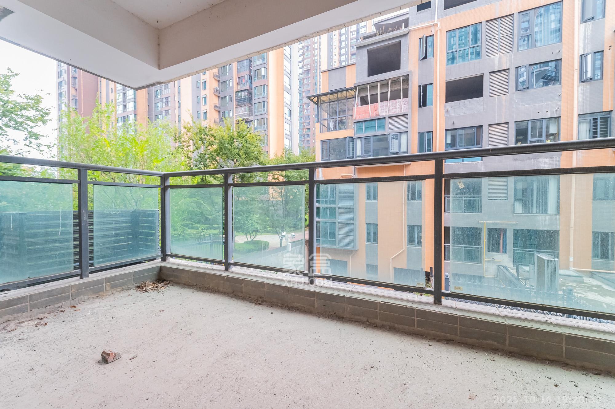 海伦春天  5室2厅3卫    215.0万其他