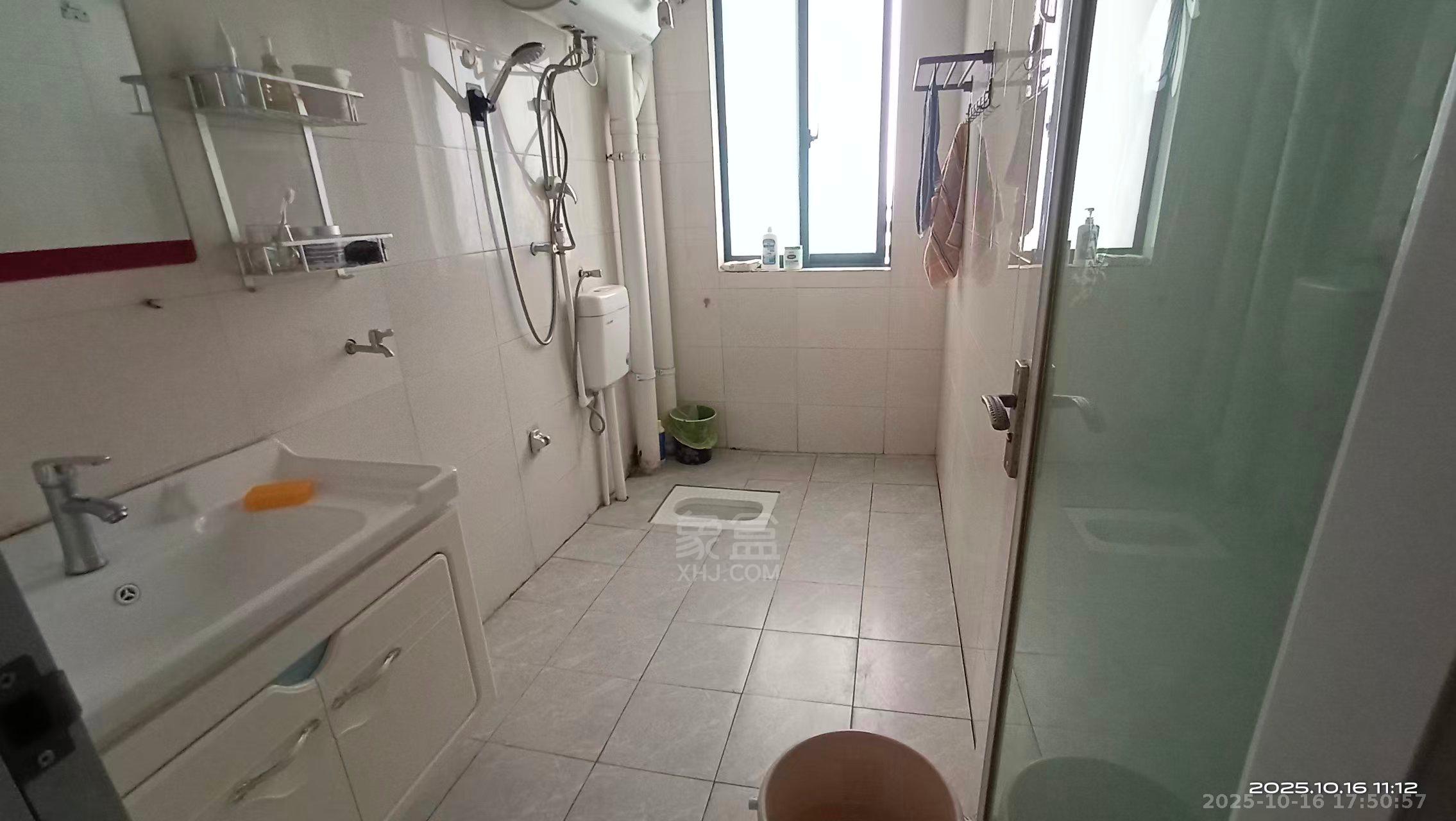 经世皇城  3室2厅2卫    2000.0元/月室内图1