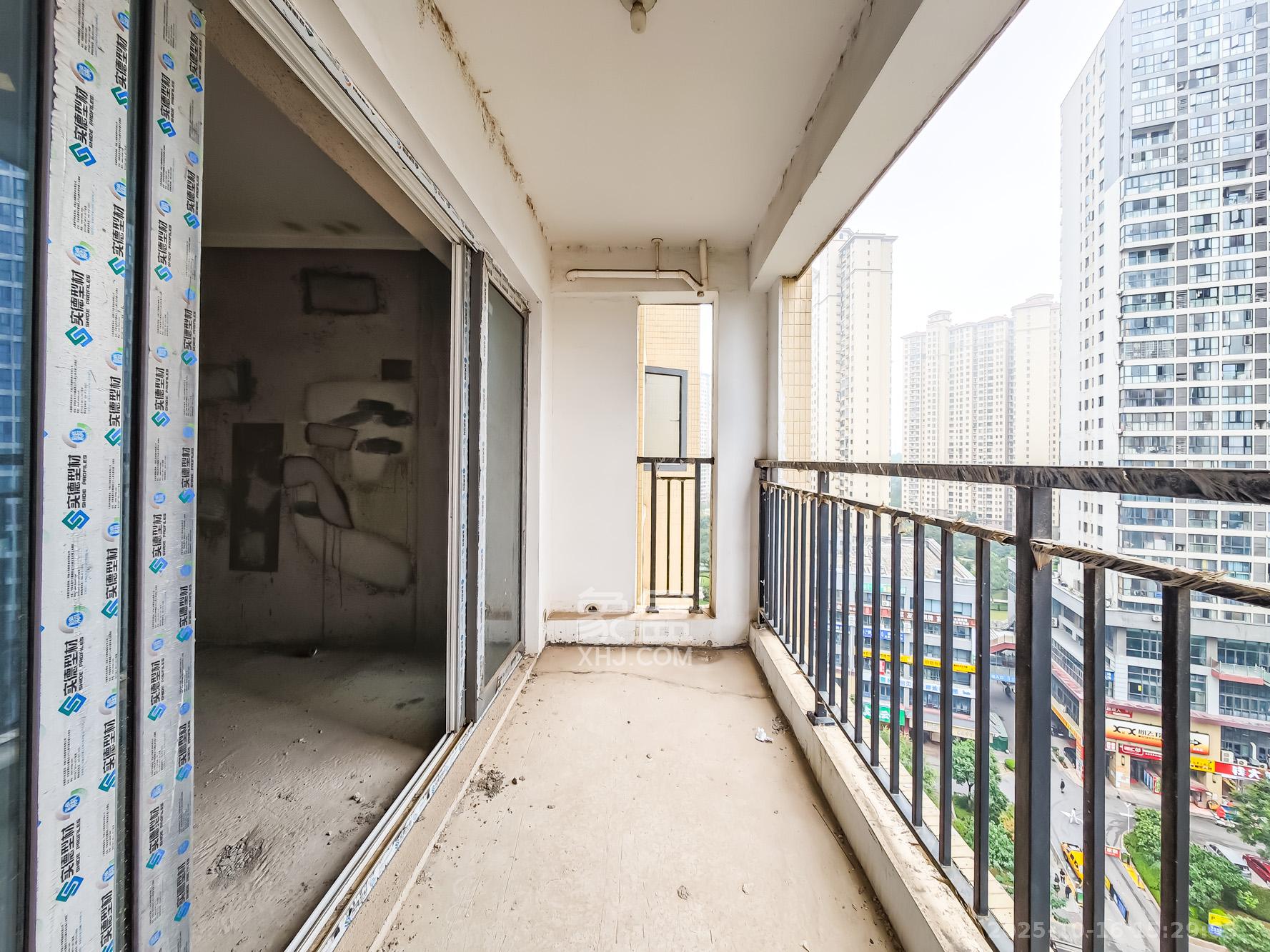 福晟钱隆国际(晟冉景苑) 3室2厅2卫 93.0万 福晟钱隆国际(晟冉景苑) 3室2厅2卫 93.0万阳台