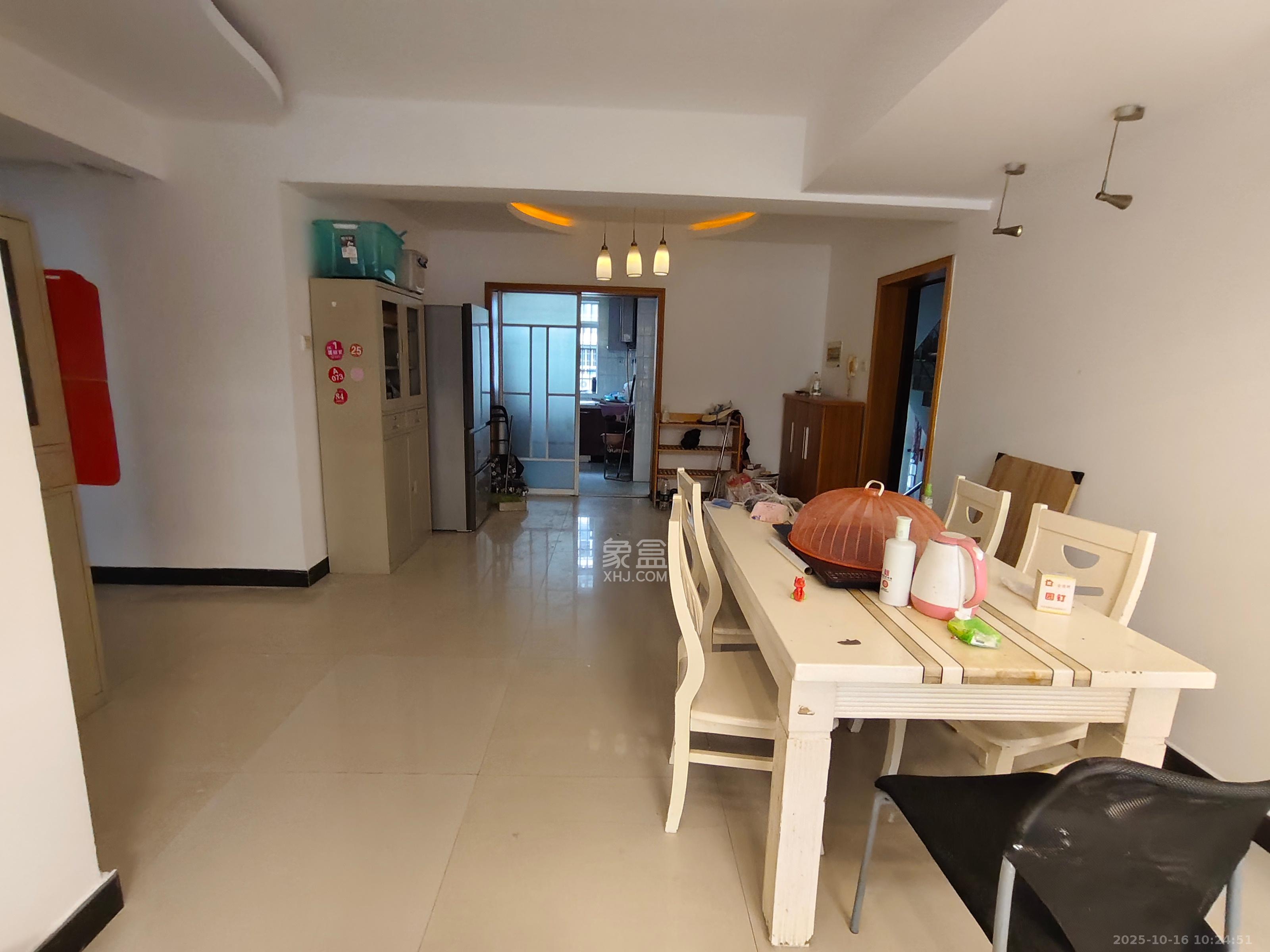 麓谷E家人  4室2厅2卫    2600.0元/月室内图