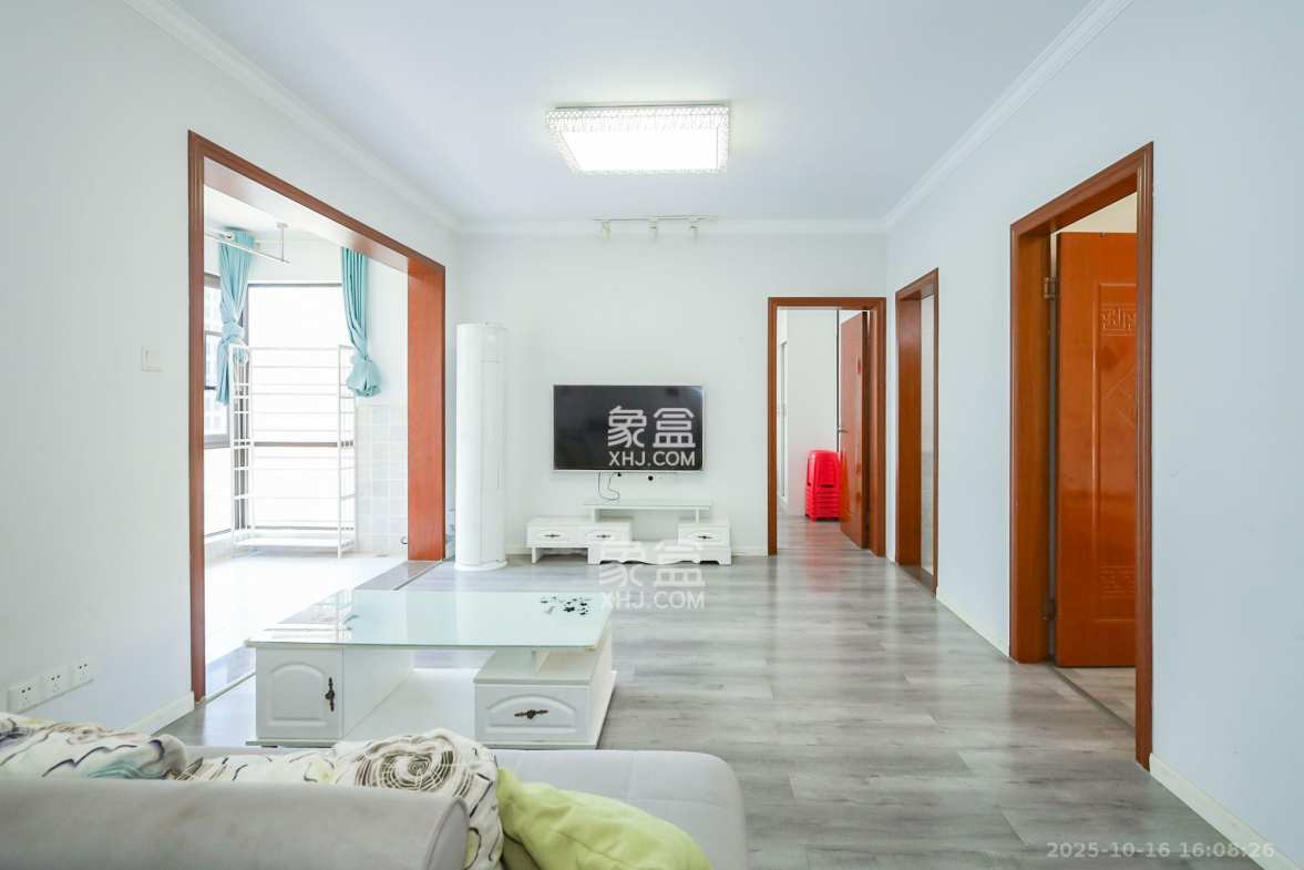 保利西海岸B区  3室2厅1卫    3100.0元/月 保利西海岸B区  3室2厅1卫    3100.0元/月室内图