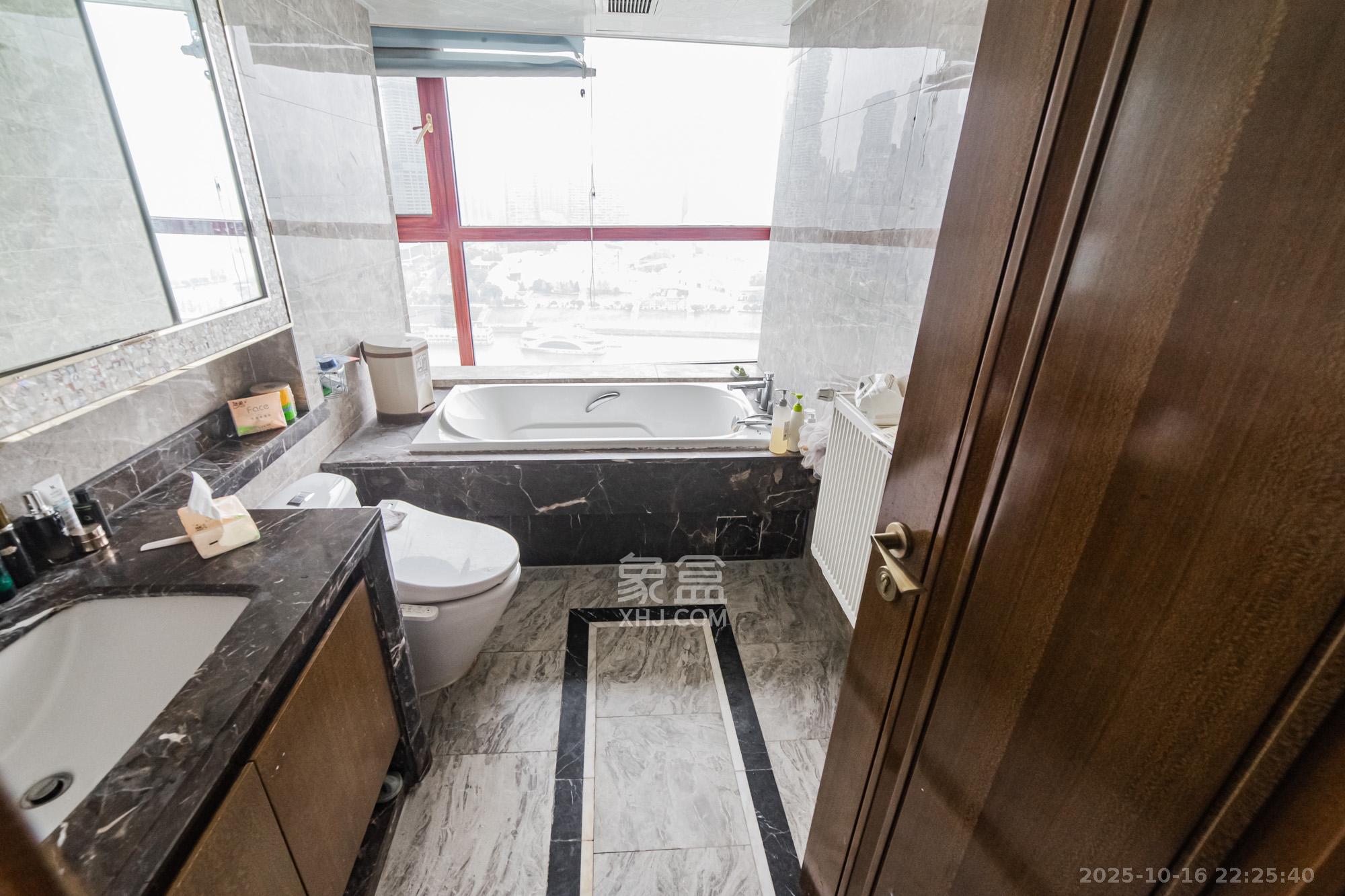 恒大御景半岛湘江苑(恒大御景半岛一期)  4室2厅3卫    300.0万 恒大御景半岛湘江苑(恒大御景半岛一期)  4室2厅3卫    300.0万卫生间