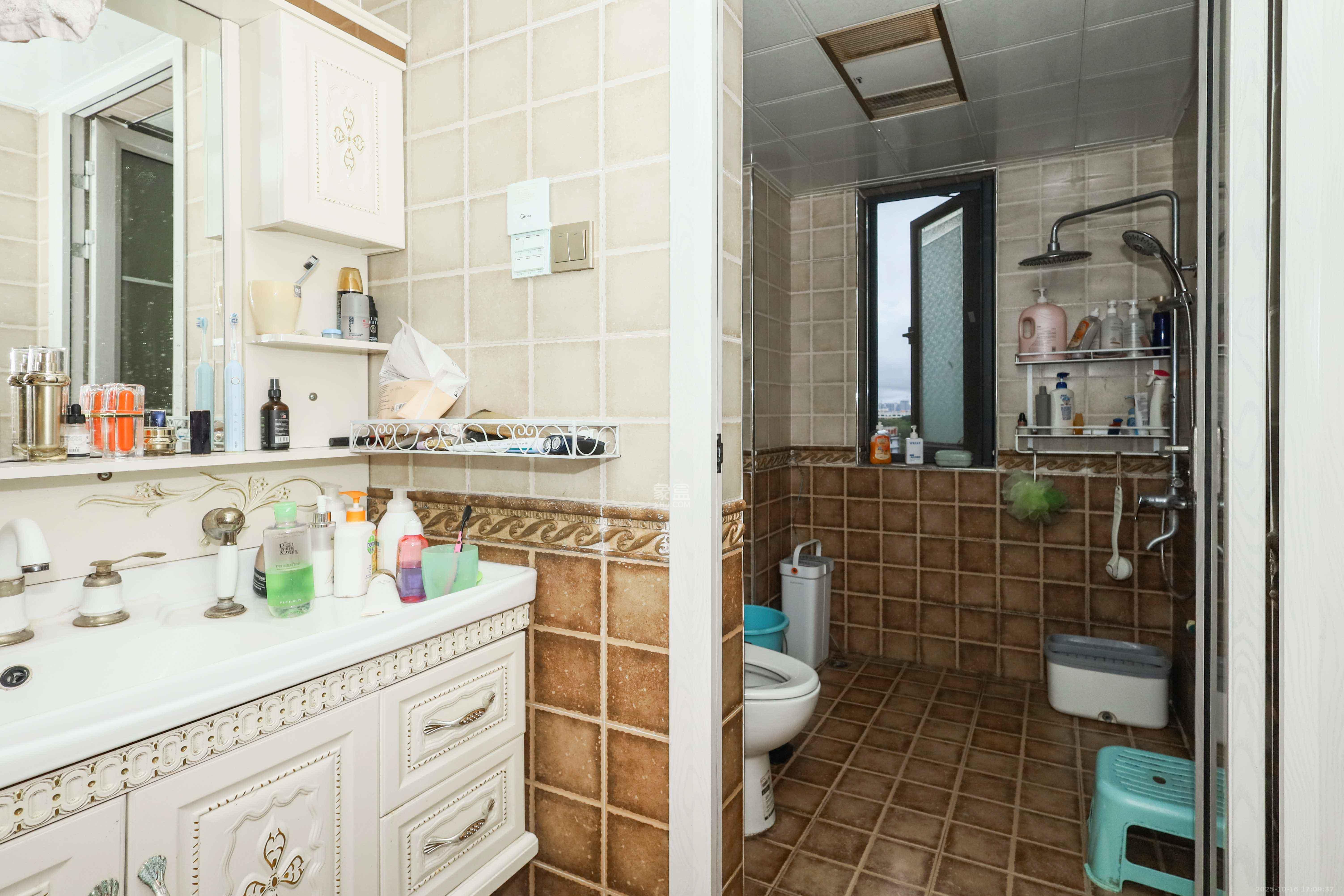 好莱城(弘德西街) 4室2厅2卫 136.0万 好莱城(弘德西街) 4室2厅2卫 136.0万卫生间