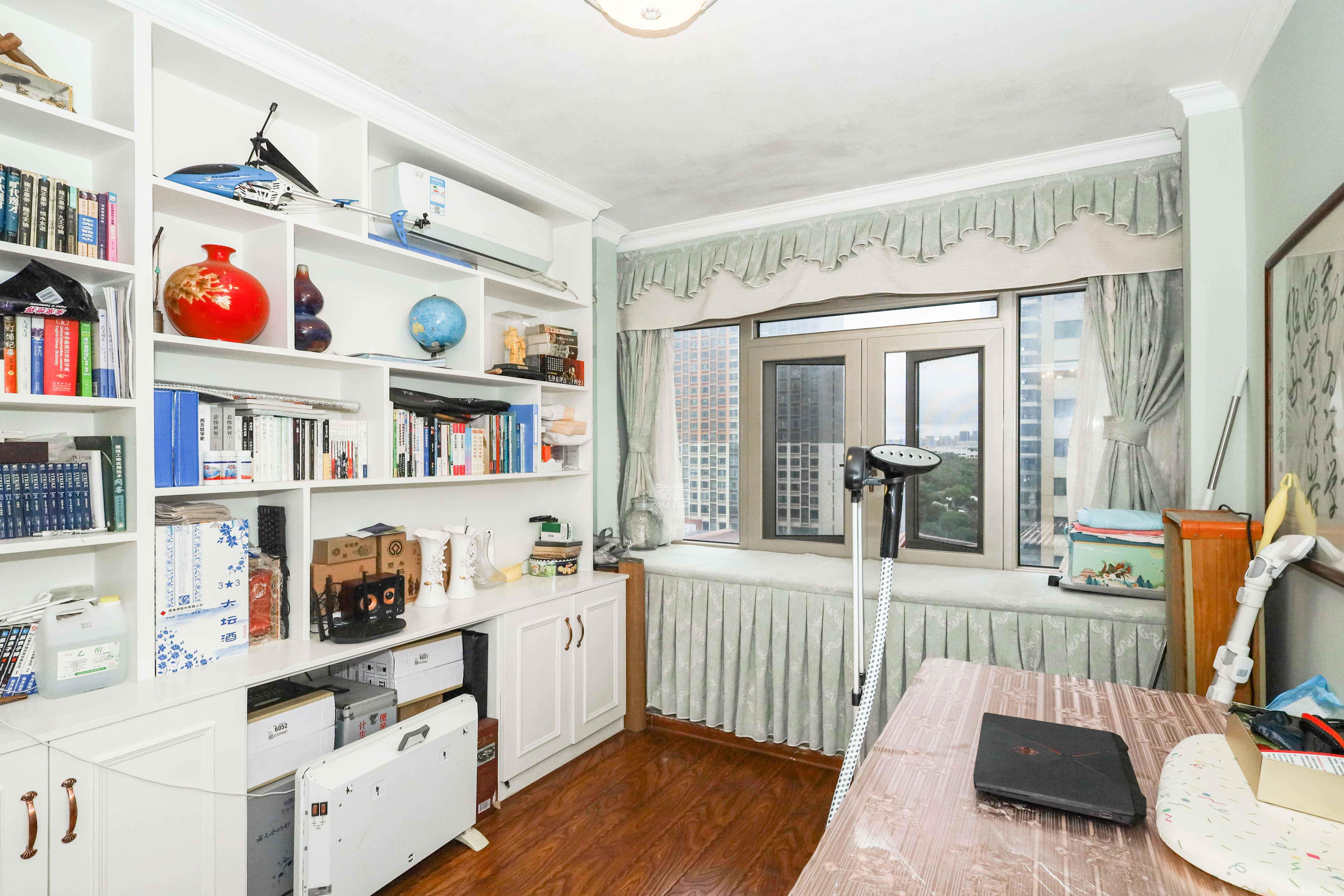 好莱城(弘德西街) 4室2厅2卫 136.0万 好莱城(弘德西街) 4室2厅2卫 136.0万卧室