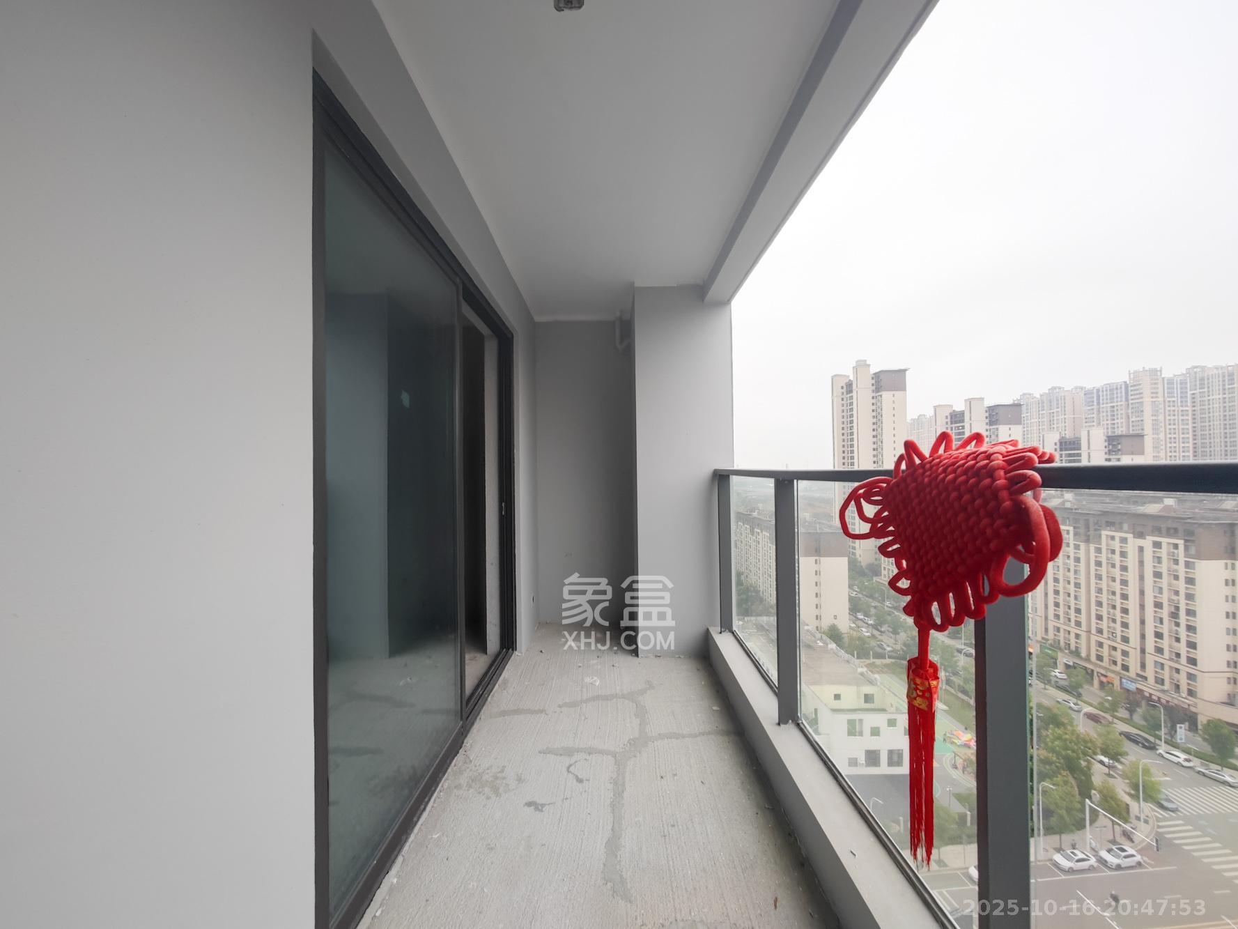 远洋红星天铂二期  3室2厅2卫    93.0万阳台