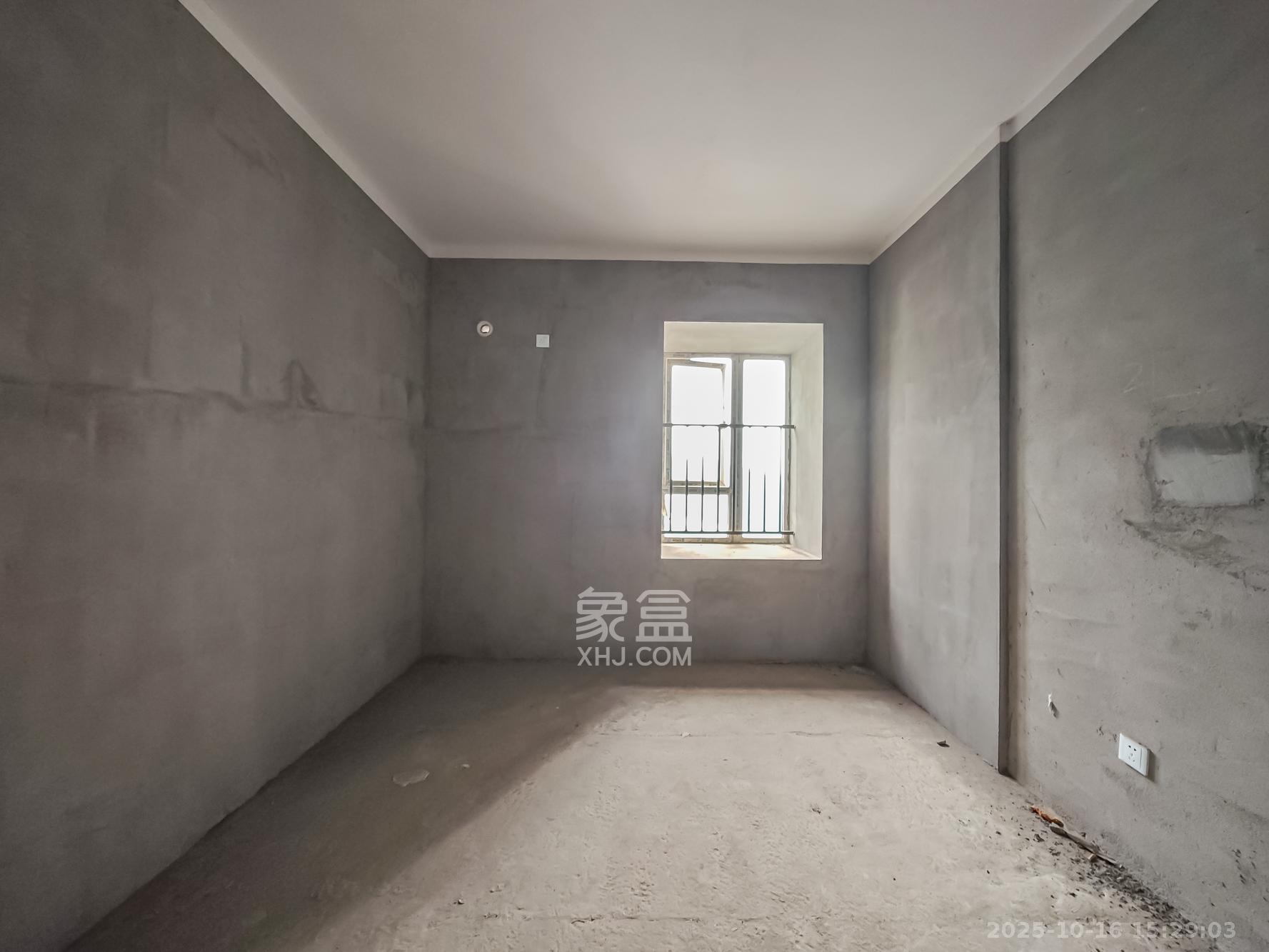 福晟钱隆国际(晟冉景苑) 3室2厅2卫 93.0万 福晟钱隆国际(晟冉景苑) 3室2厅2卫 93.0万卧室