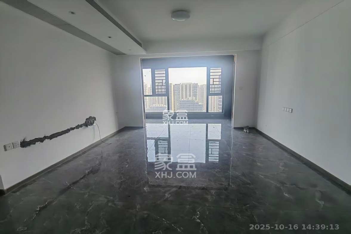 越秀湘江星汇城三期 4室2厅2卫 3500.0元/月 越秀湘江星汇城三期 4室2厅2卫 3500.0元/月室内图