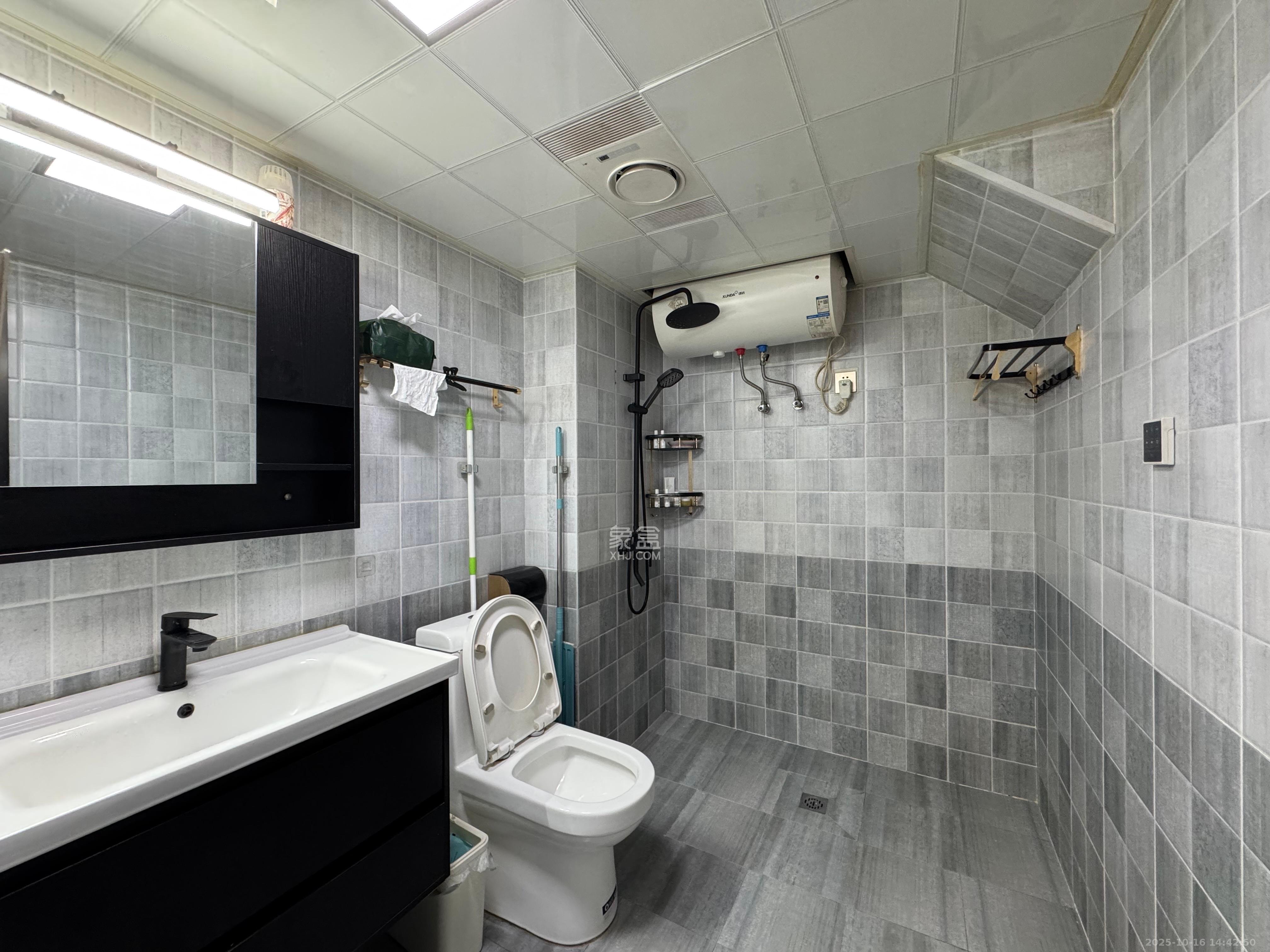 东盈商业广场(华泉城市广场) 2室1厅1卫 2600.0元/月 东盈商业广场(华泉城市广场) 2室1厅1卫 2600.0元/月室内图