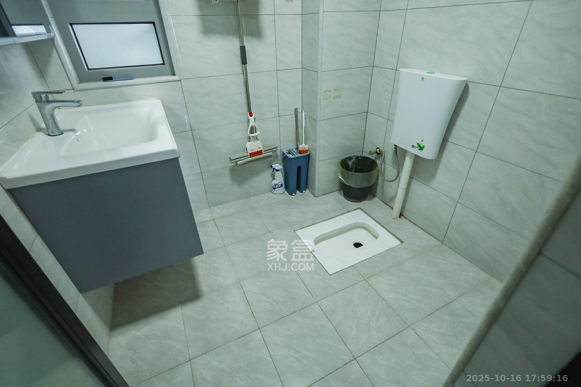 世茂铂翠湾四期(世茂悦享) 3室2厅1卫 3200.0元/月 世茂铂翠湾四期(世茂悦享) 3室2厅1卫 3200.0元/月室内图