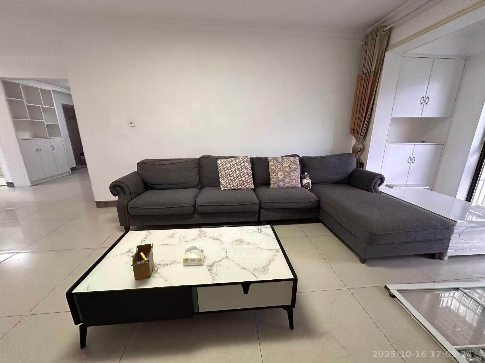 东岸梅园小区  1室2厅2卫    2400.0元/月室内图