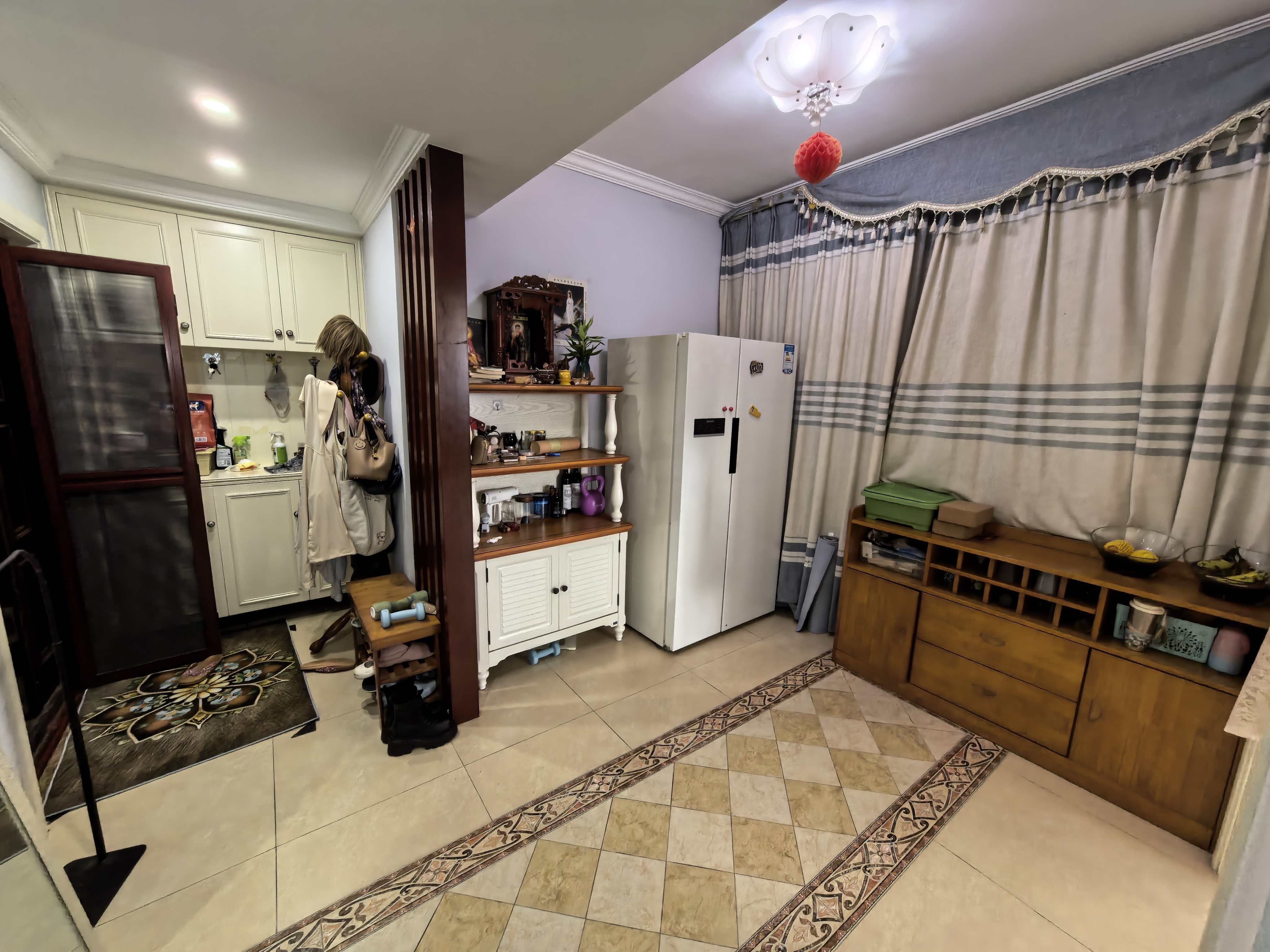 海岸豪庭  3室2厅2卫    207.0万 海岸豪庭  3室2厅2卫    207.0万客厅