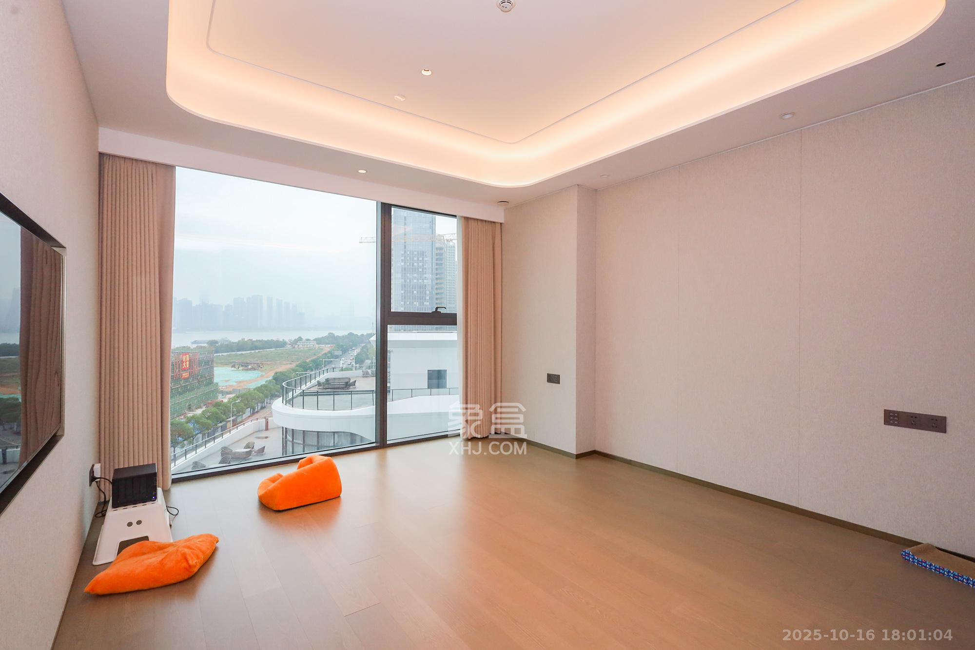 润和滨江湾  4室2厅4卫    1000.0万 润和滨江湾  4室2厅4卫    1000.0万卧室