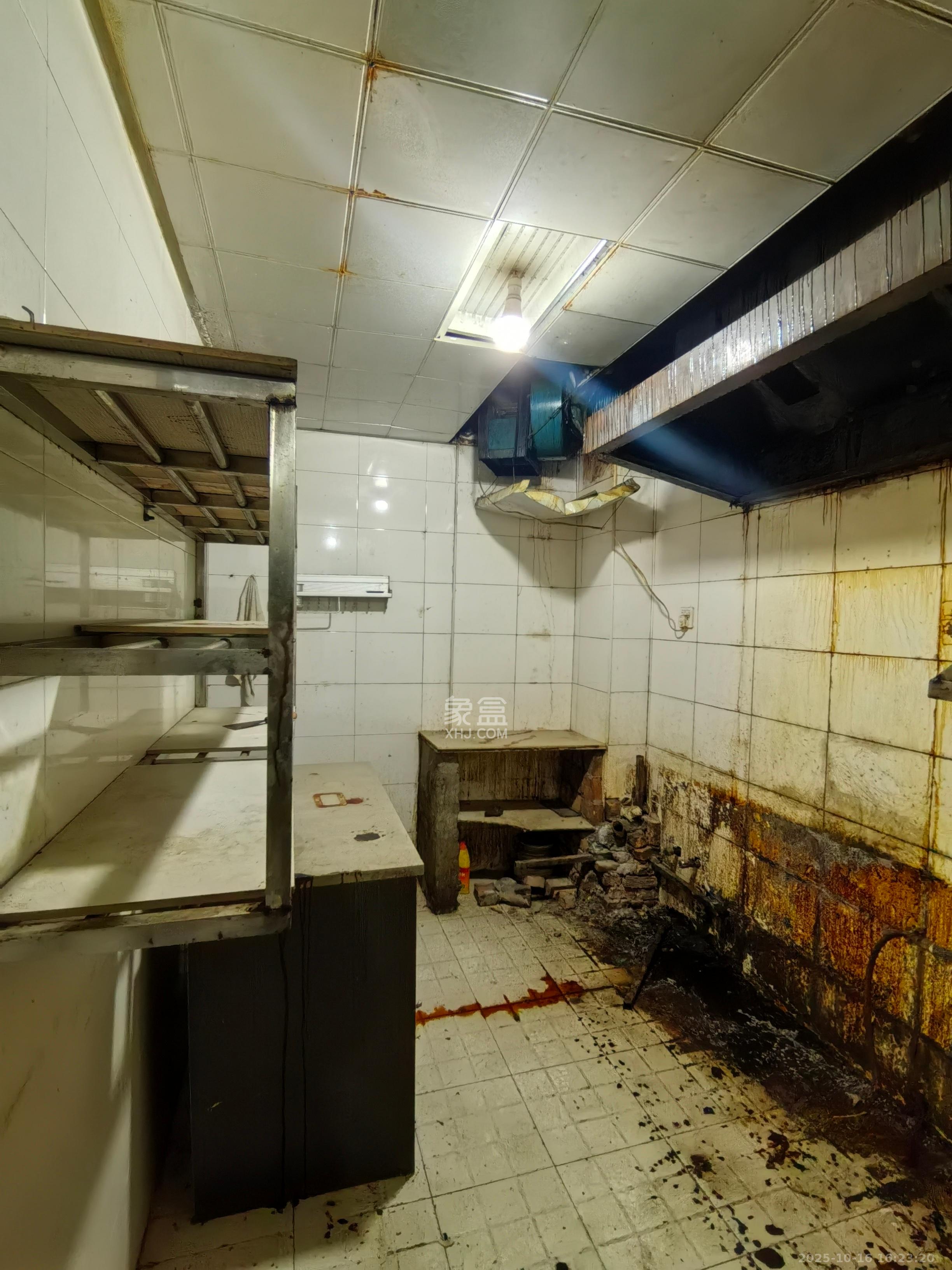 新时代广场  1室3厅1卫    2600.0元/月 新时代广场  1室3厅1卫    2600.0元/月室内图