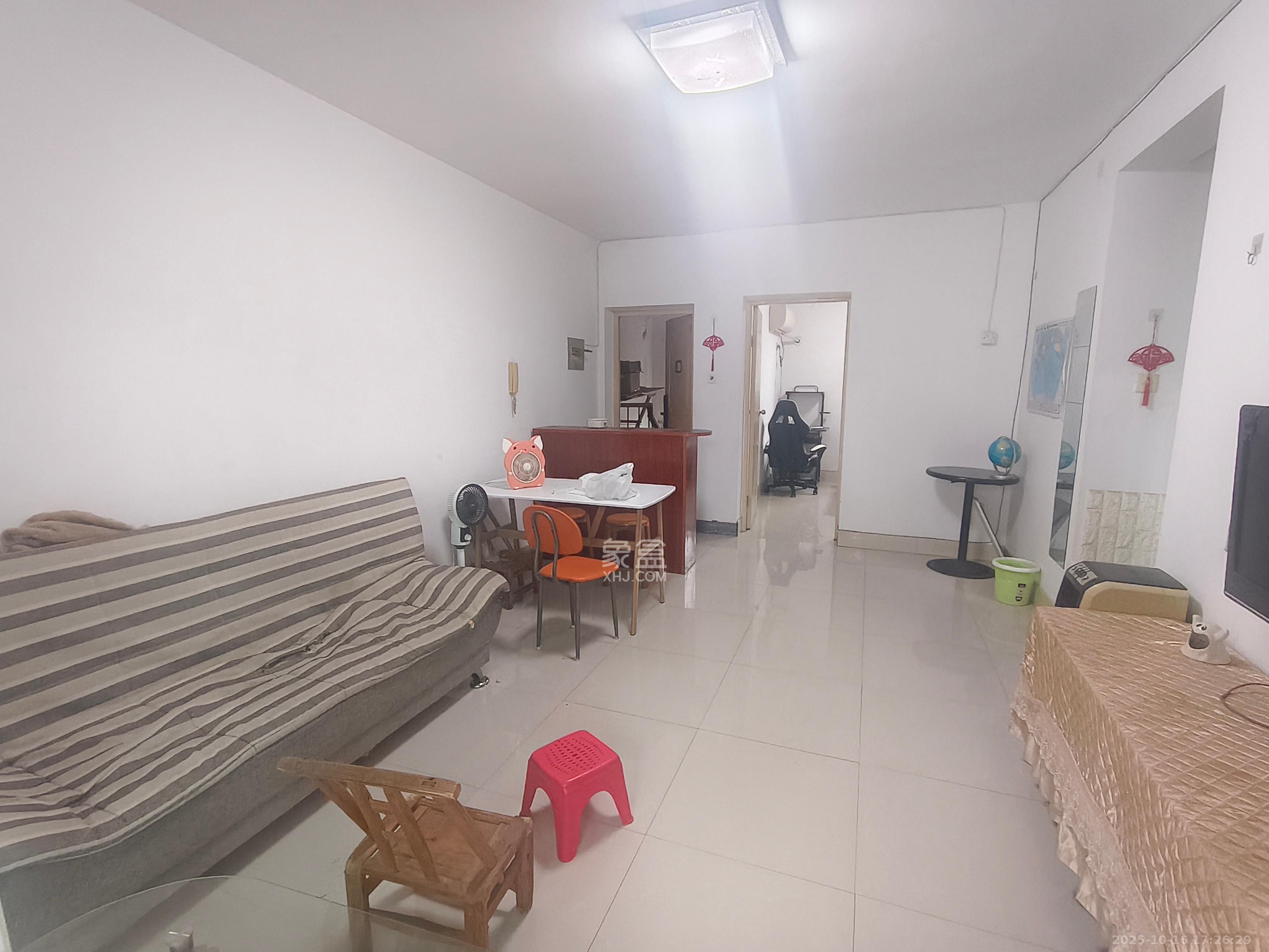 江南公寓  1室2厅1卫    1400.0元/月室内图