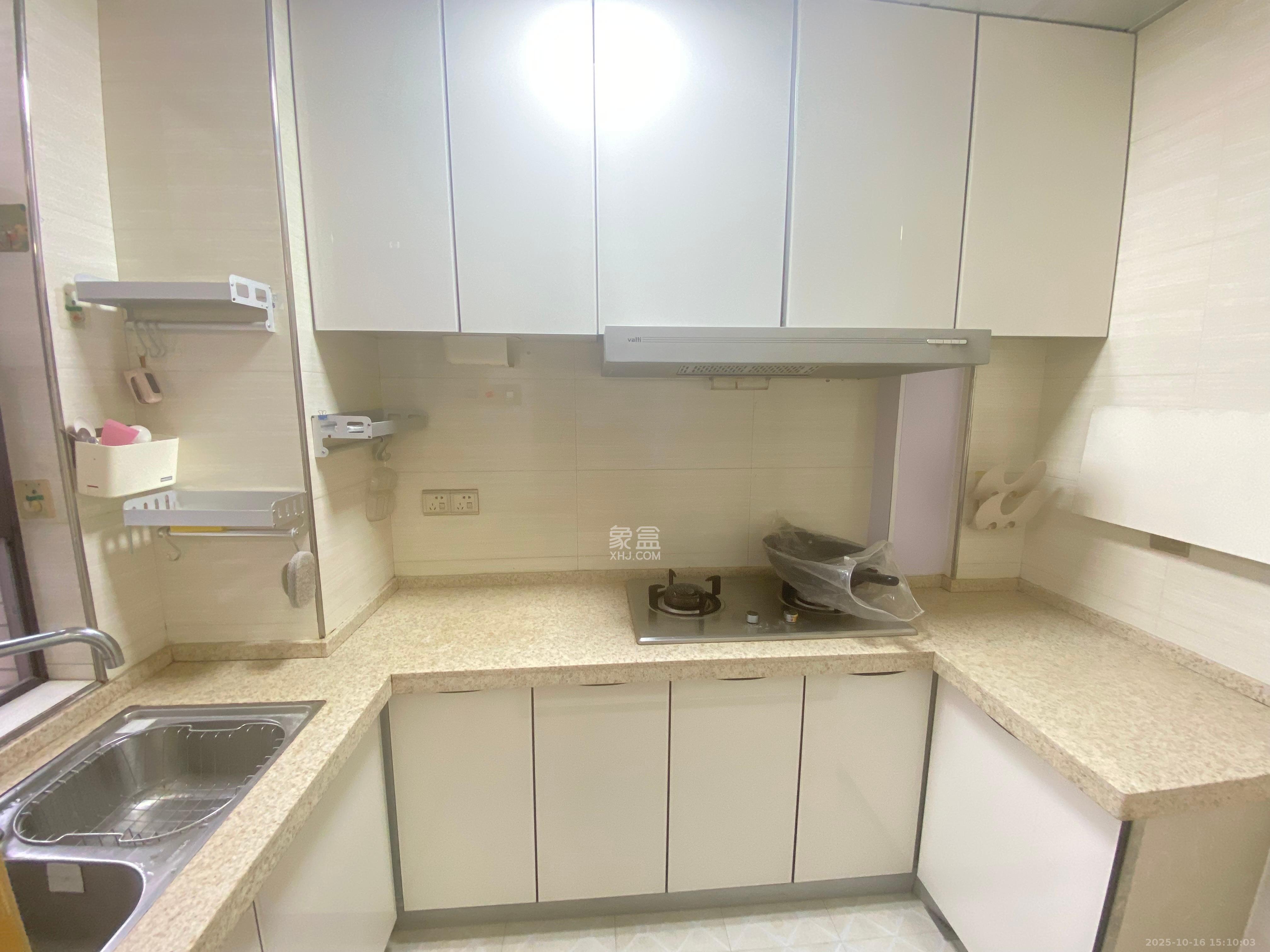 高信向日葵  3室2厅1卫    2700.0元/月 高信向日葵  3室2厅1卫    2700.0元/月室内图