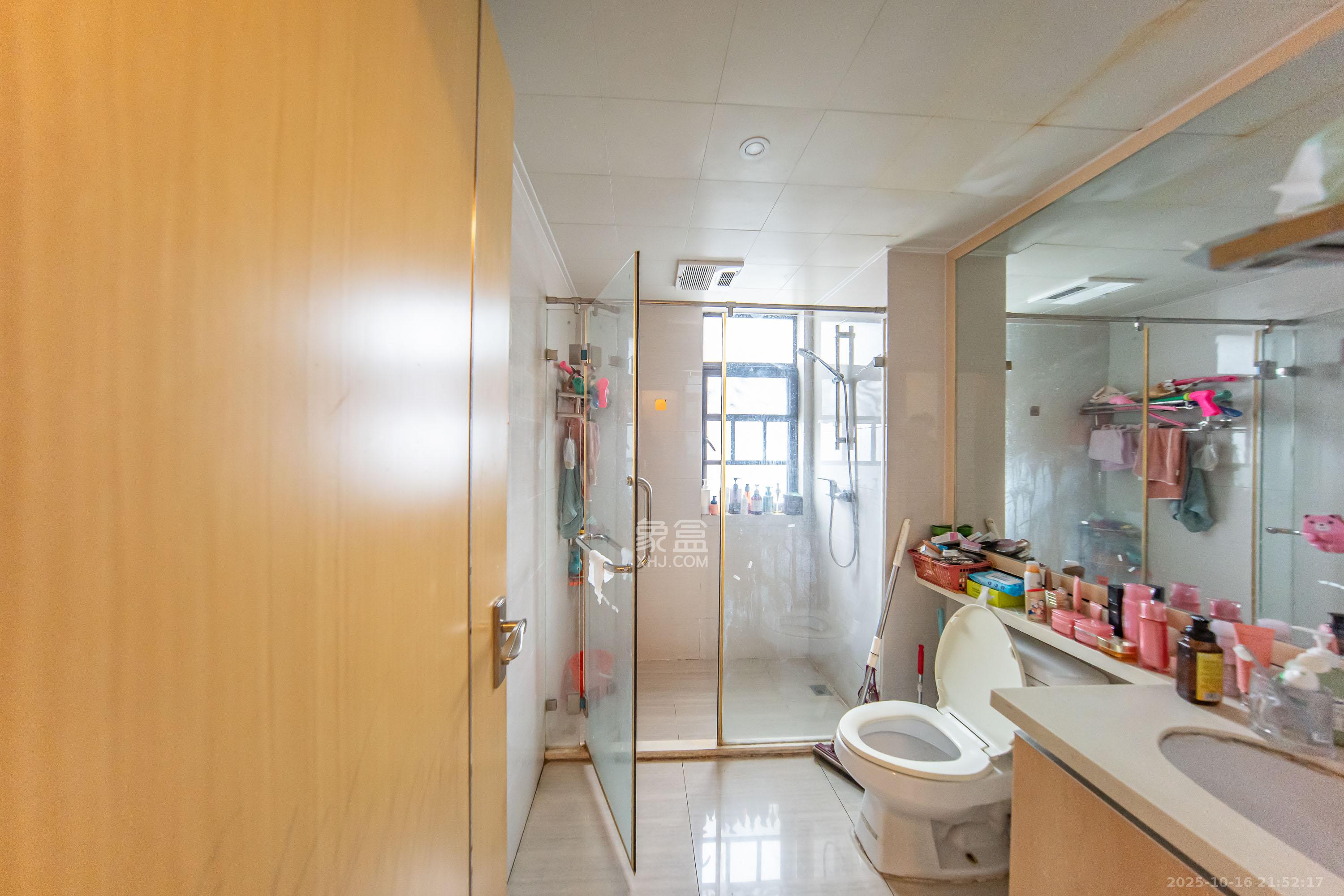 中海国际四期  4室2厅2卫    99.0万卫生间